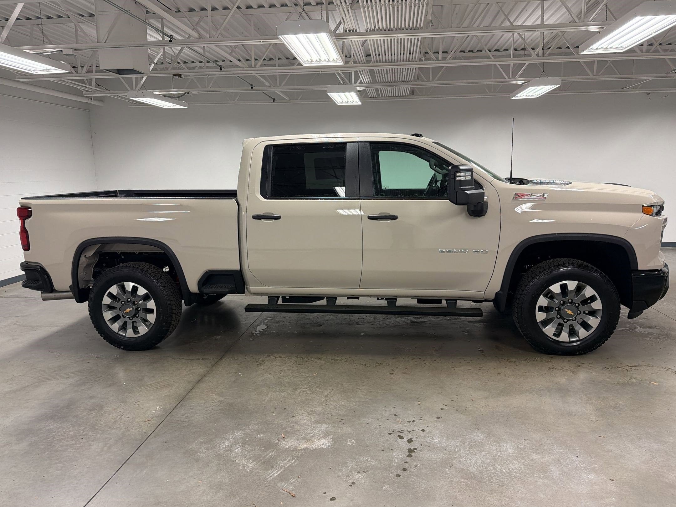 2026 Chevrolet Silverado 2500 HD Custom photo 5