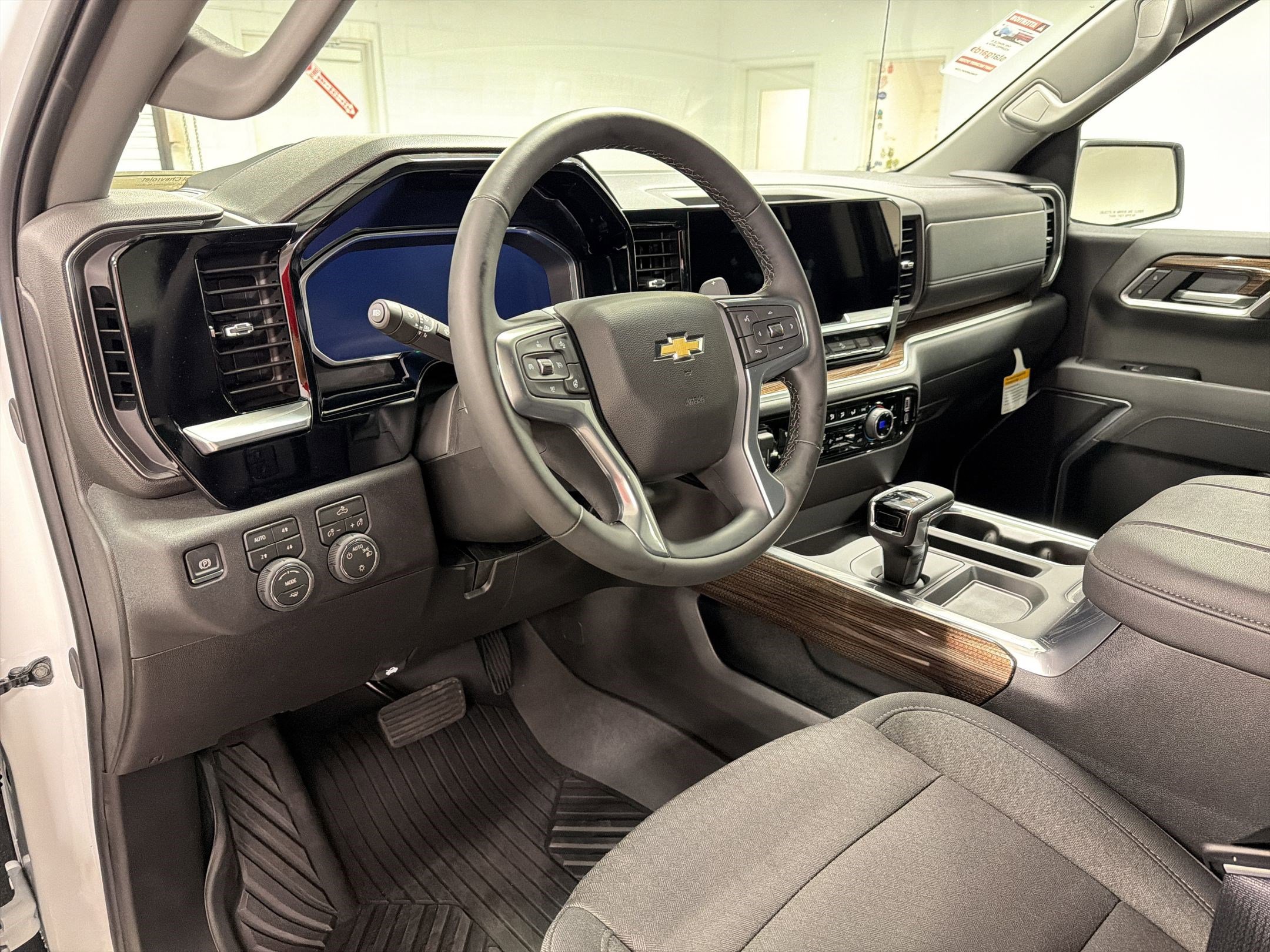 2026 Chevrolet Silverado 1500 LT photo 2