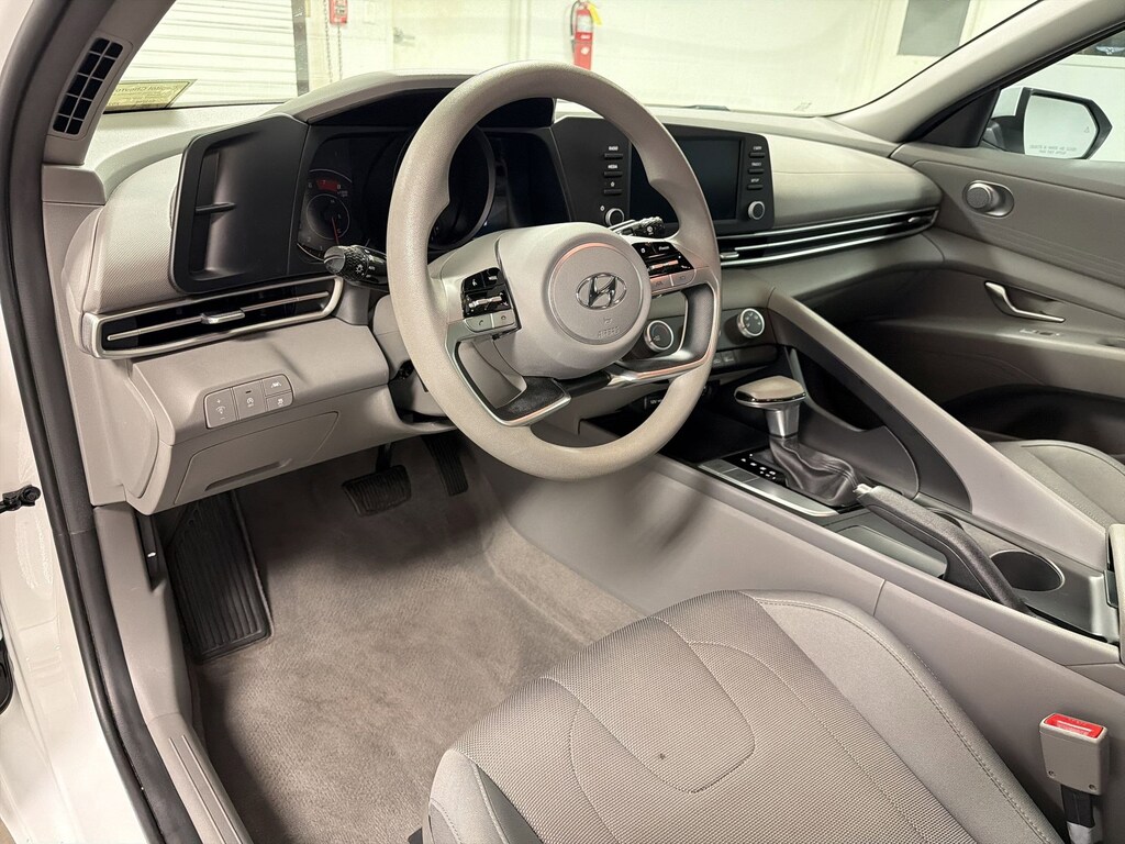Used 2022 Hyundai Elantra SE Sedan
