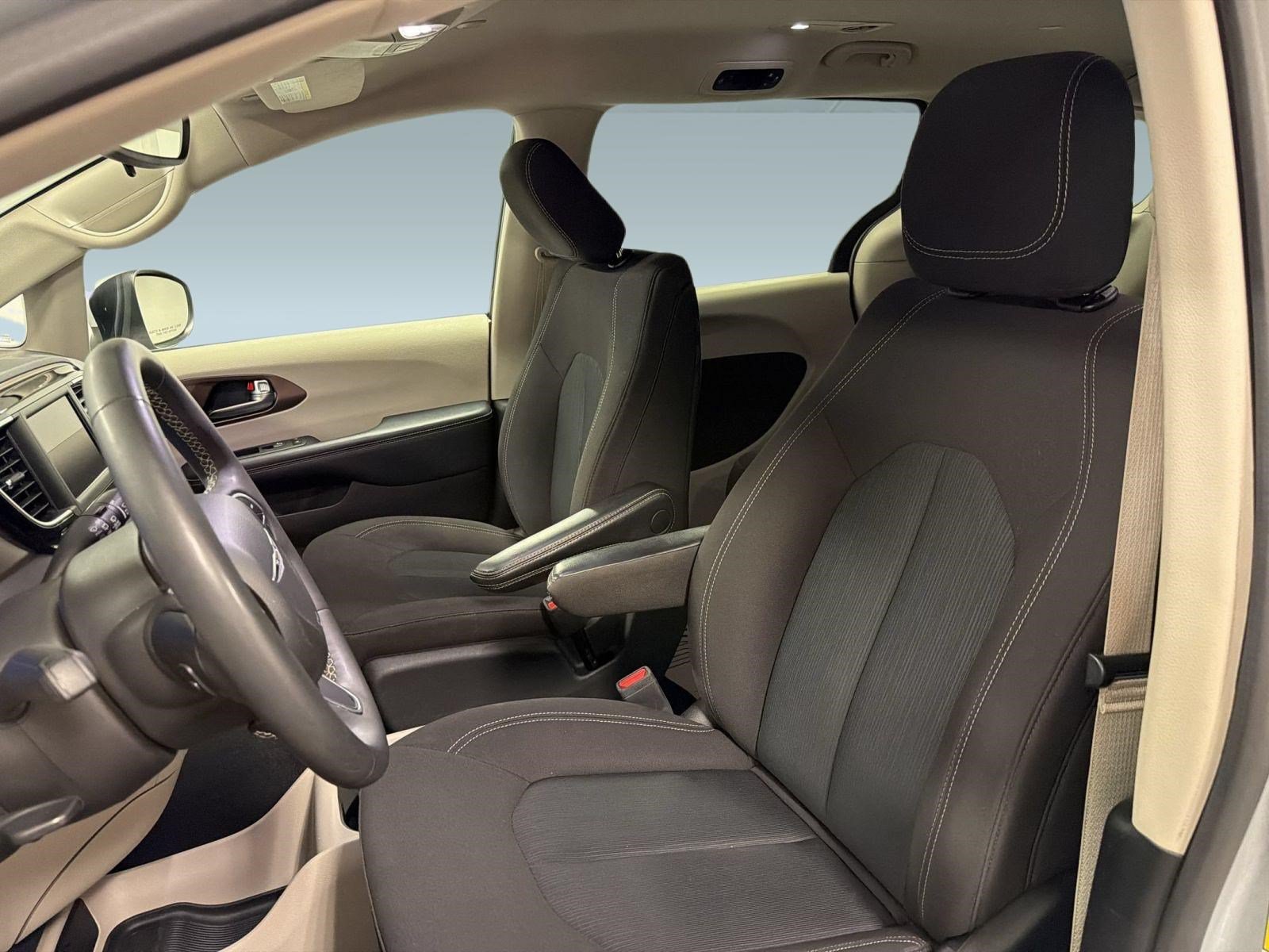 Voyager LX Minivan