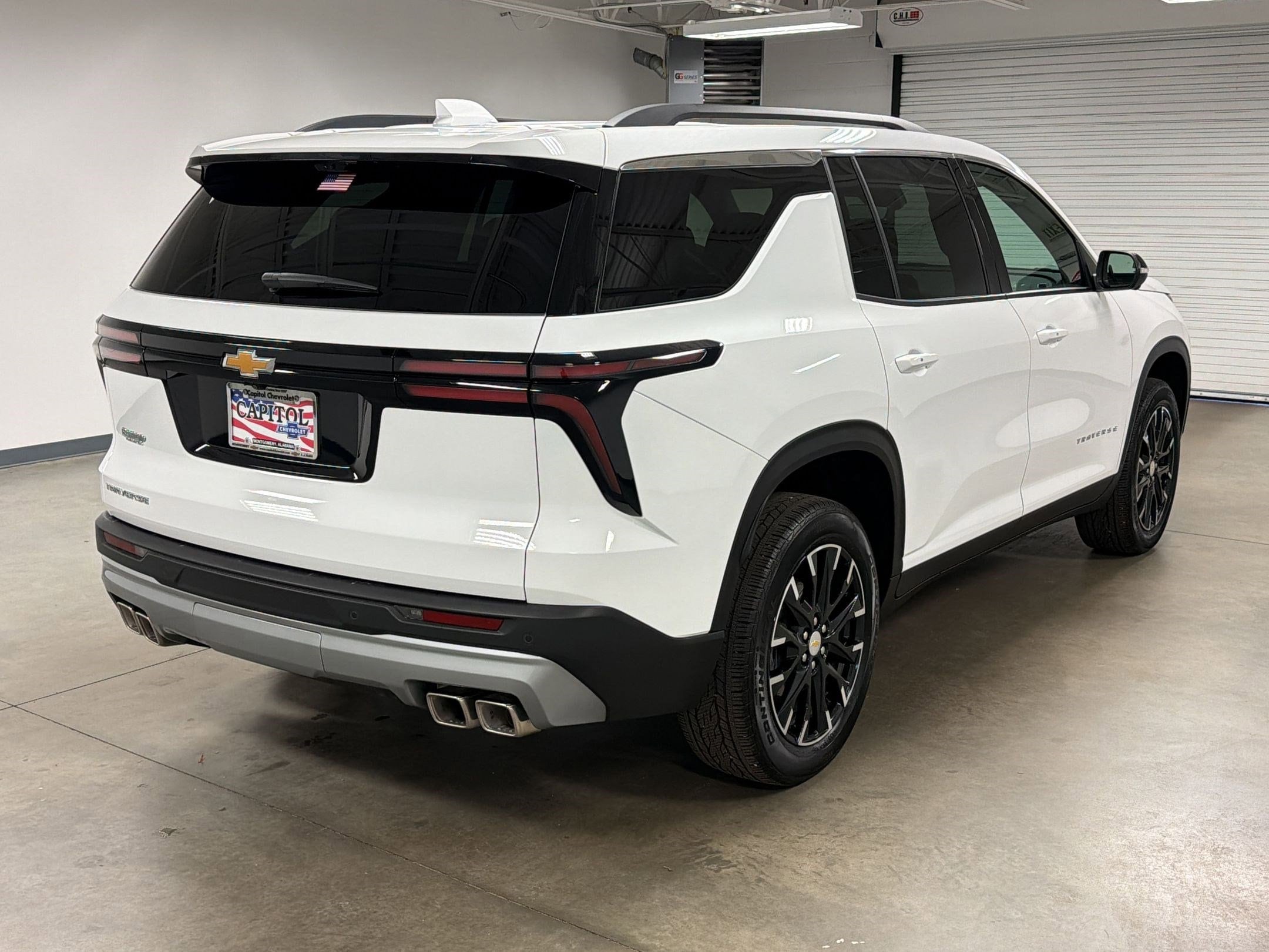 2026 Chevrolet Traverse LT photo 3