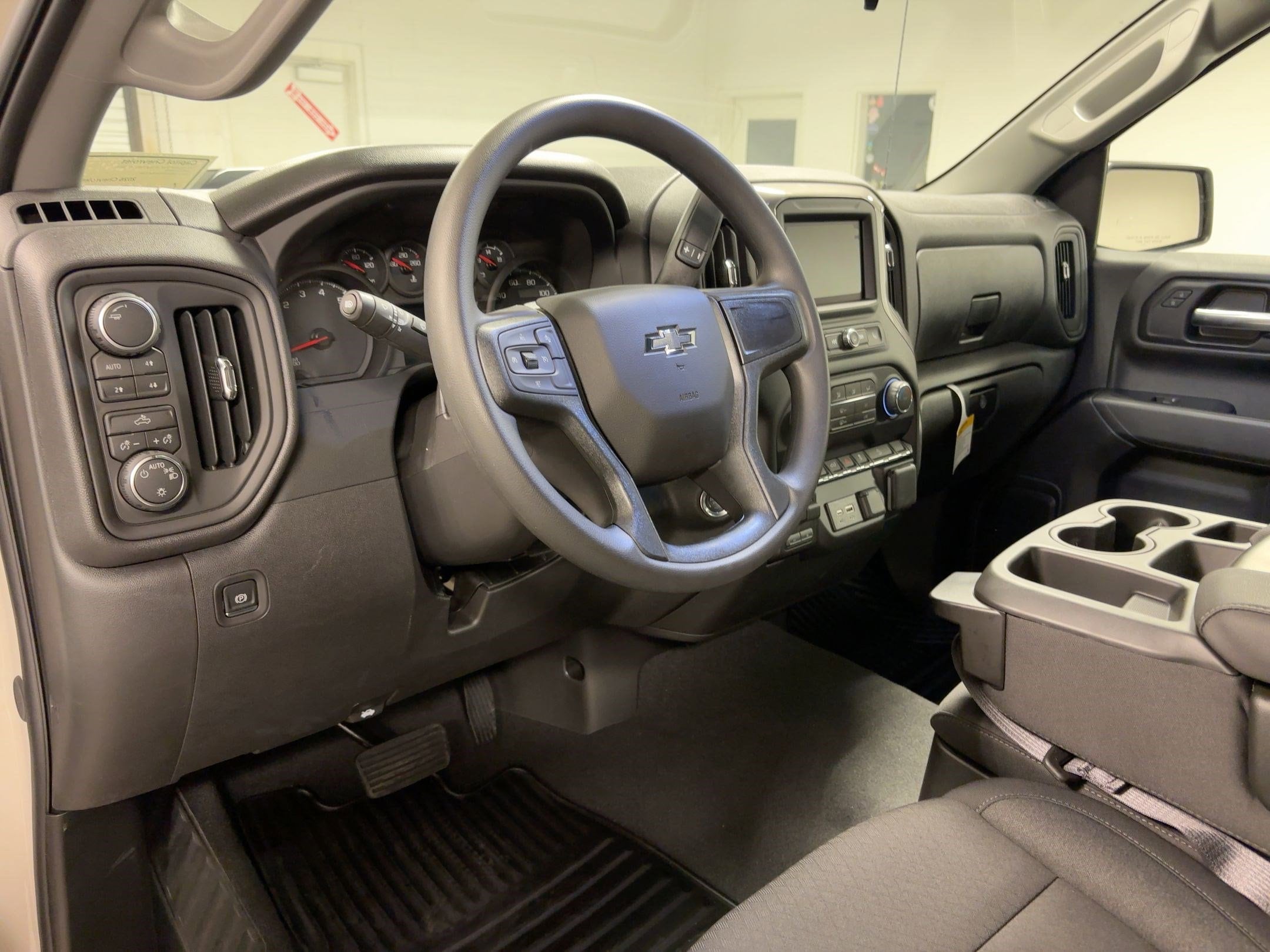 2026 Chevrolet Silverado 1500 Custom Trail Boss photo 2