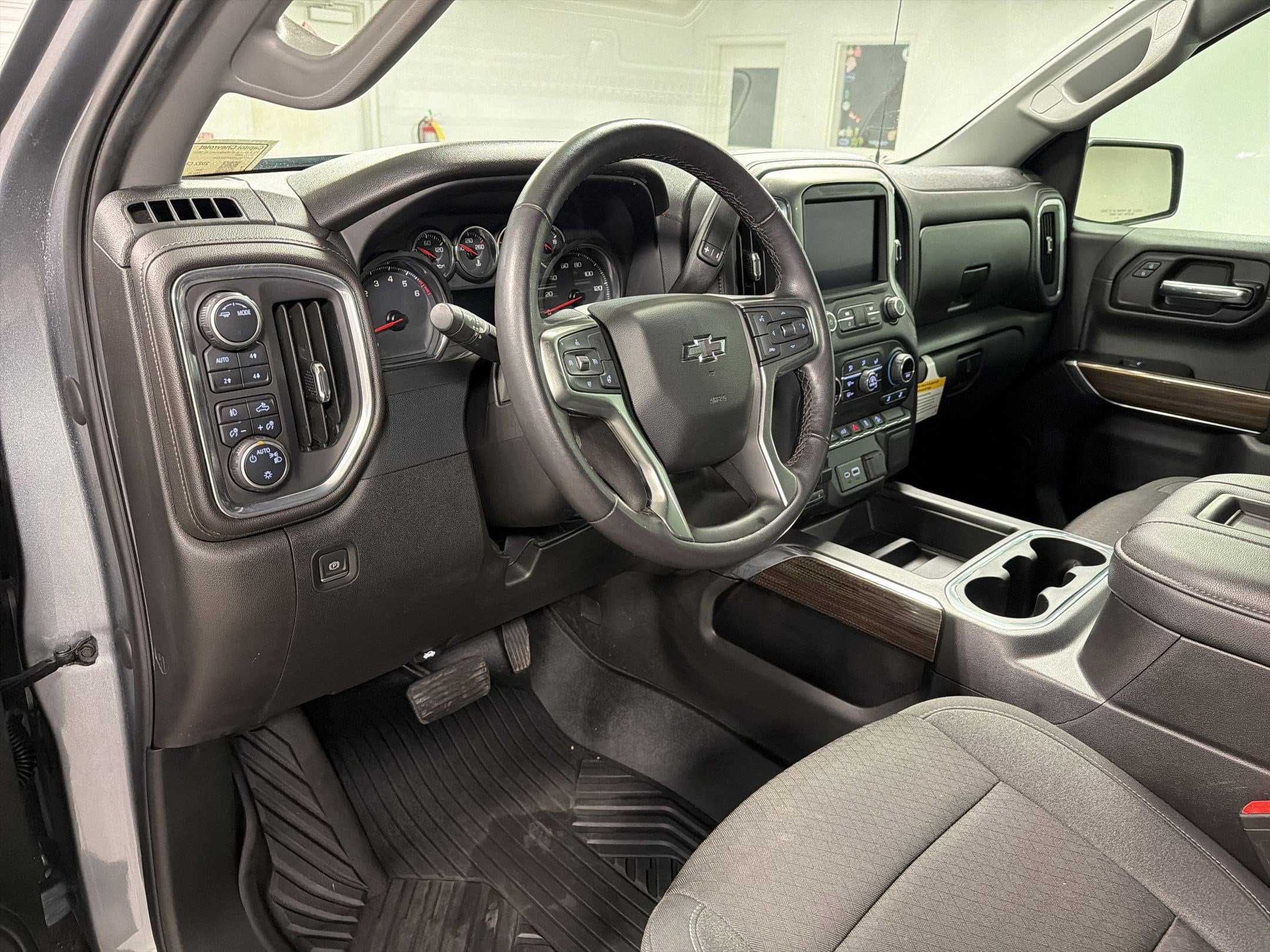 2022 Chevrolet Silverado 1500 LTD RST photo 2