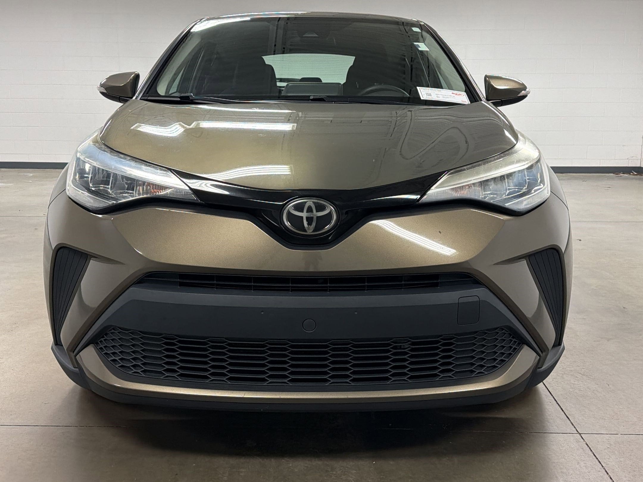 2021 Toyota C-HR LE photo 4