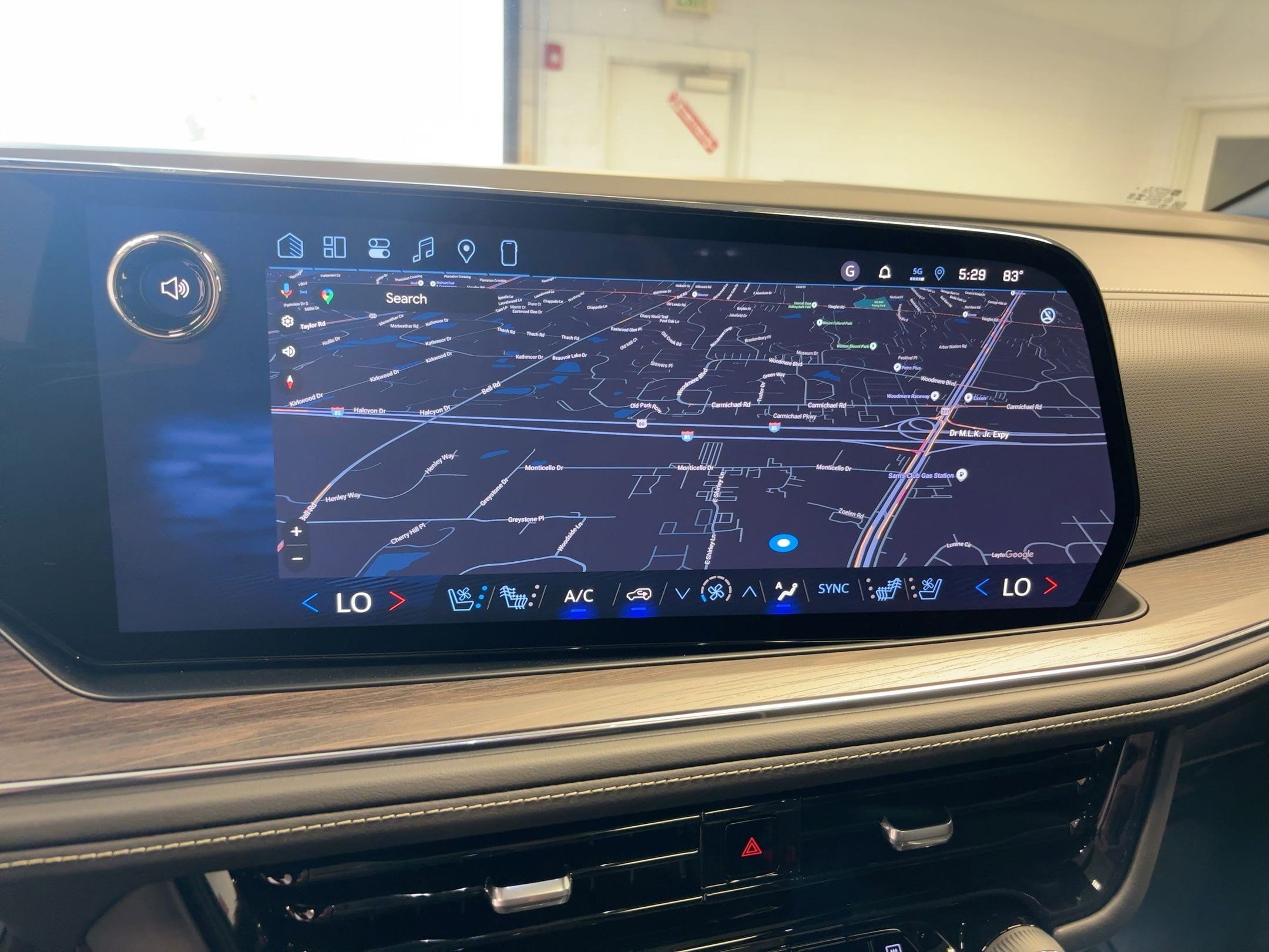 2026 Chevrolet Suburban Premier - Photo 24