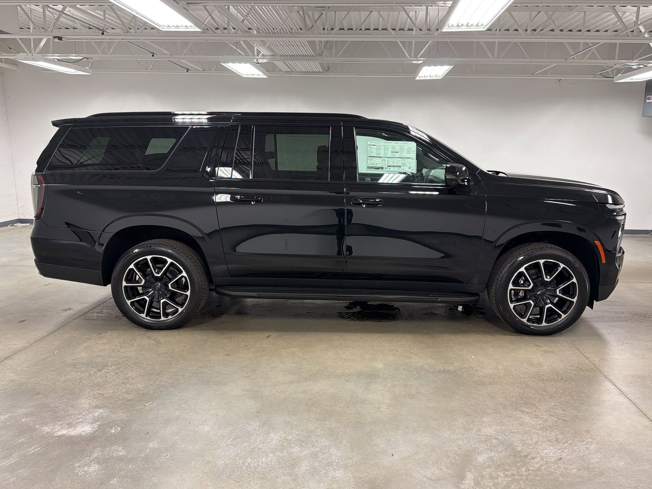 2026 Chevrolet Suburban RST photo 5