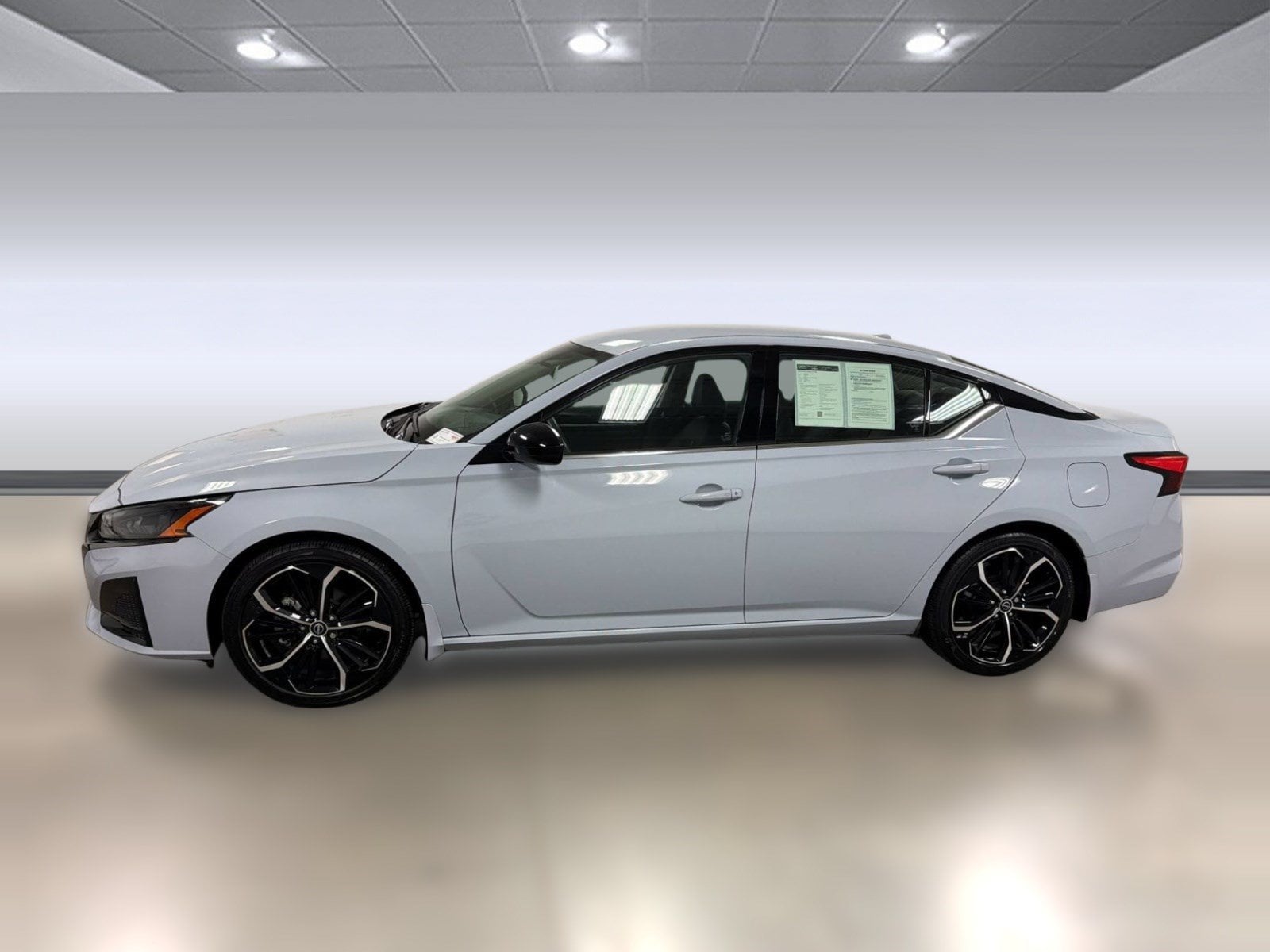 Altima SR FWD Sedan