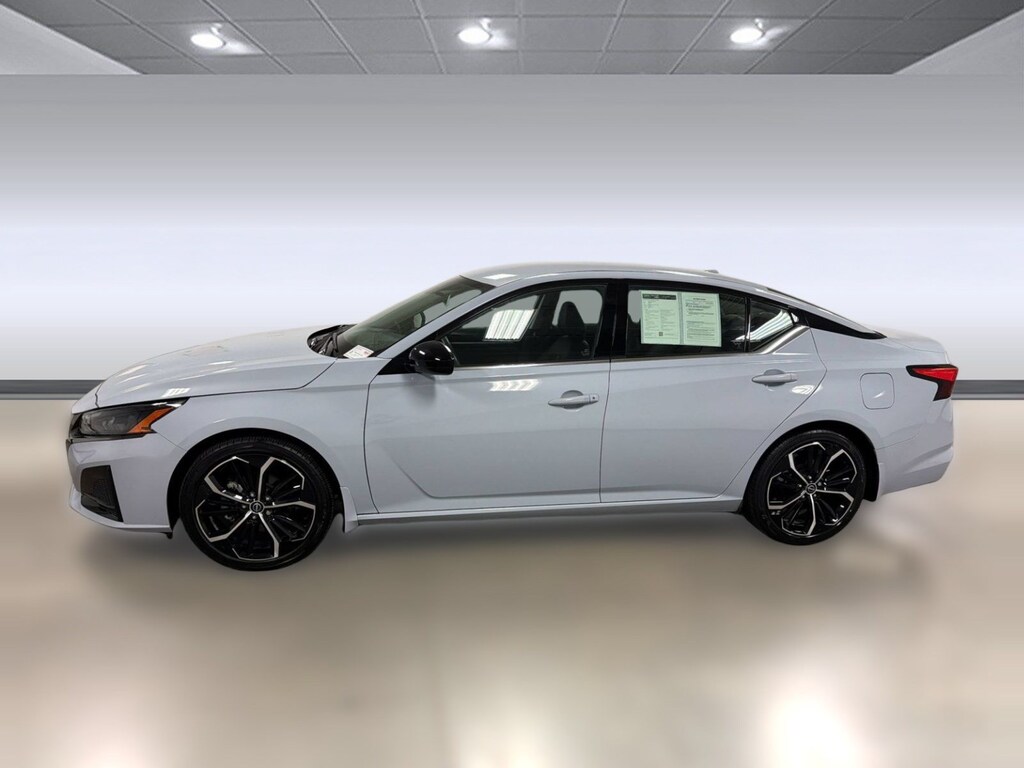 Used 2023 Nissan Altima SR FWD Sedan
