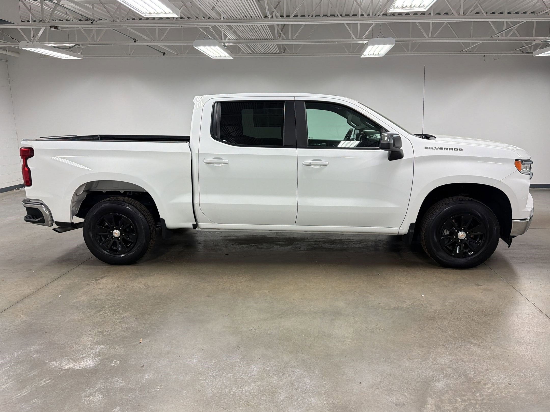 2025 Chevrolet Silverado 1500 LT photo 5