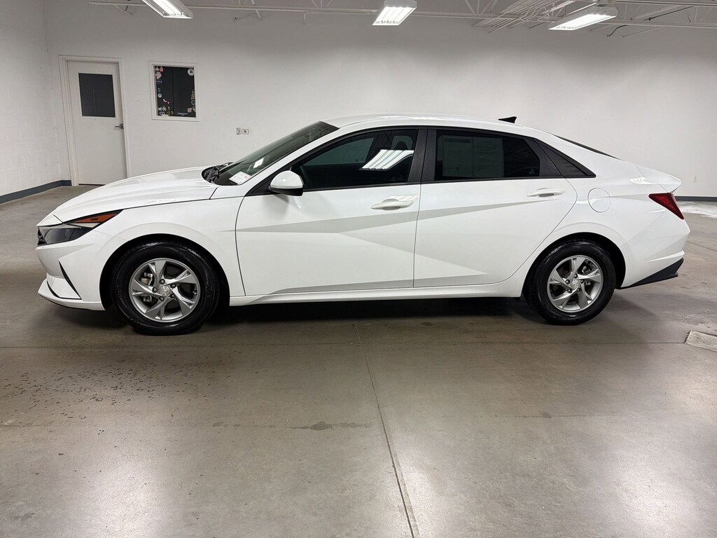 Used 2022 Hyundai Elantra SE Sedan