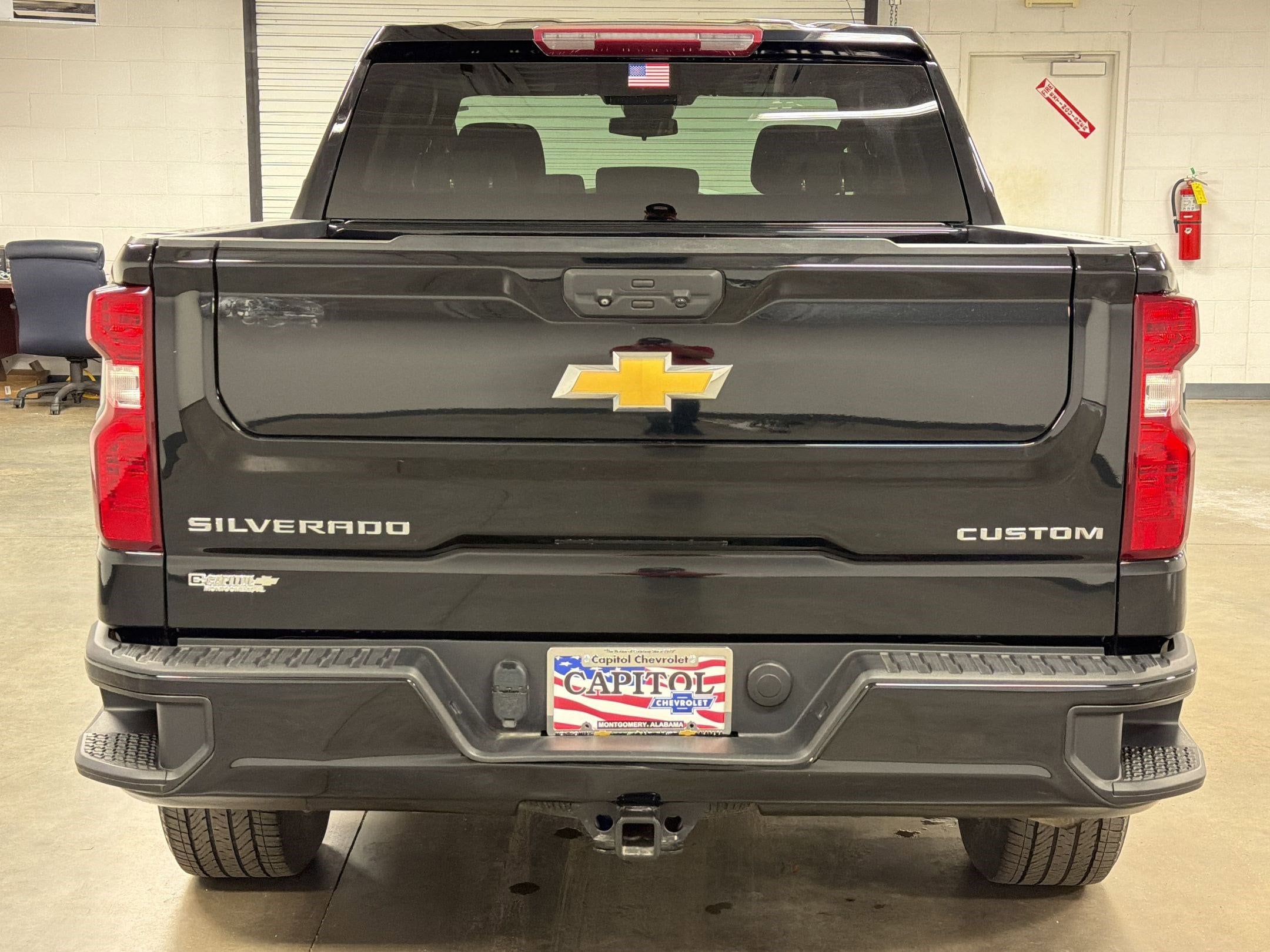 2023 Chevrolet Silverado 1500 Custom photo 3