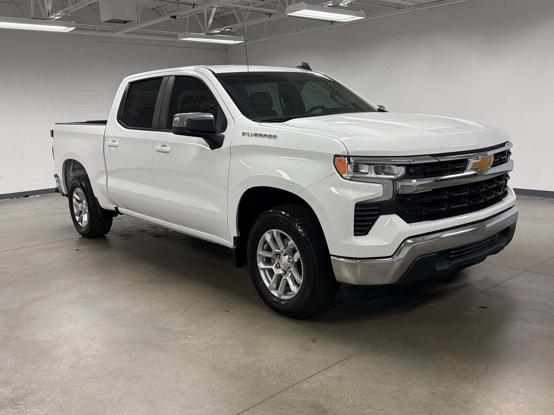 2024 Chevrolet Silverado 1500 LT photo 4