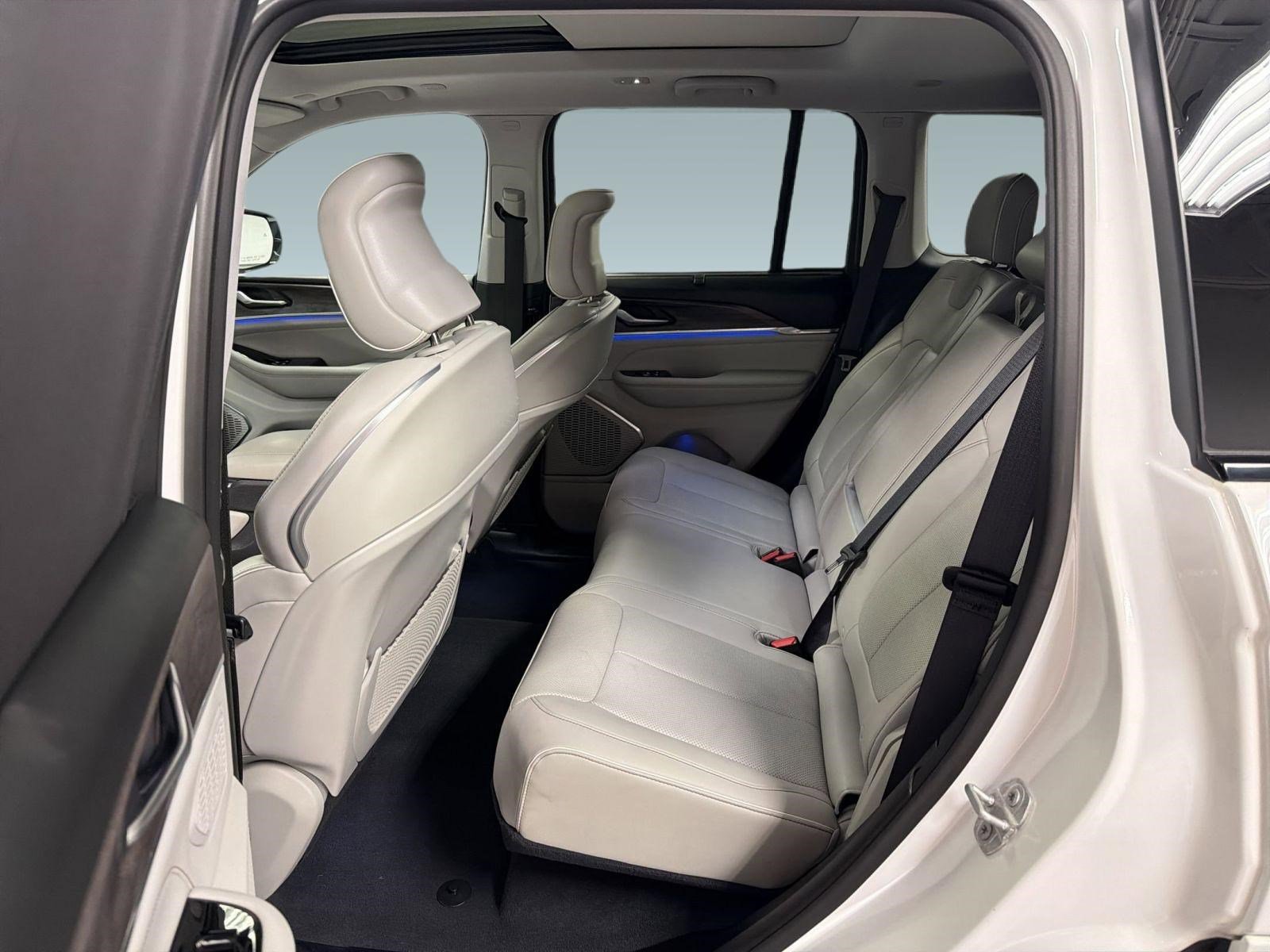 2023 Jeep Grand Cherokee Overland - Photo 14