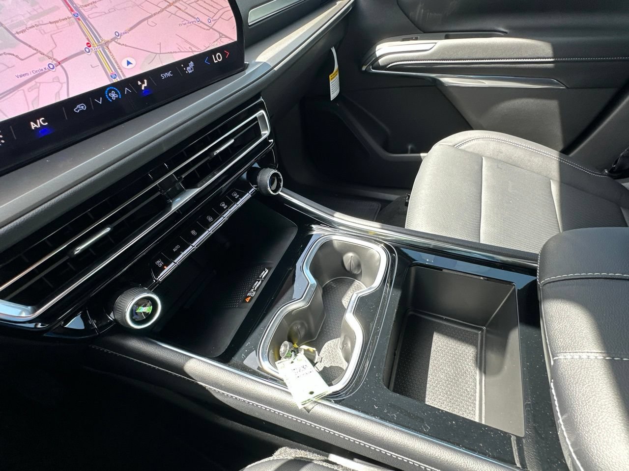 2027 Chevrolet Traverse LT SUV, photo 23