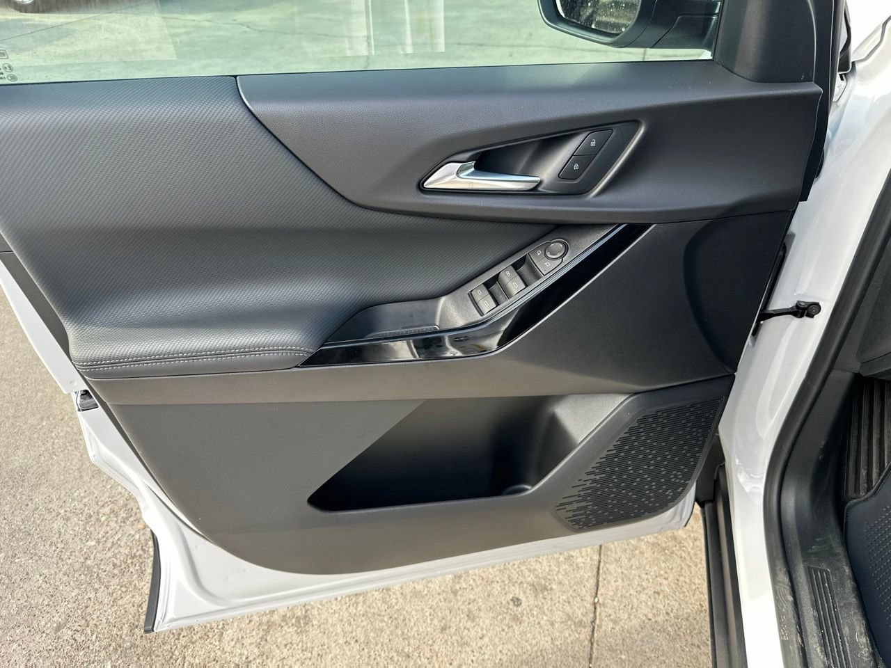 2027 Chevrolet Equinox LT SUV, photo 11