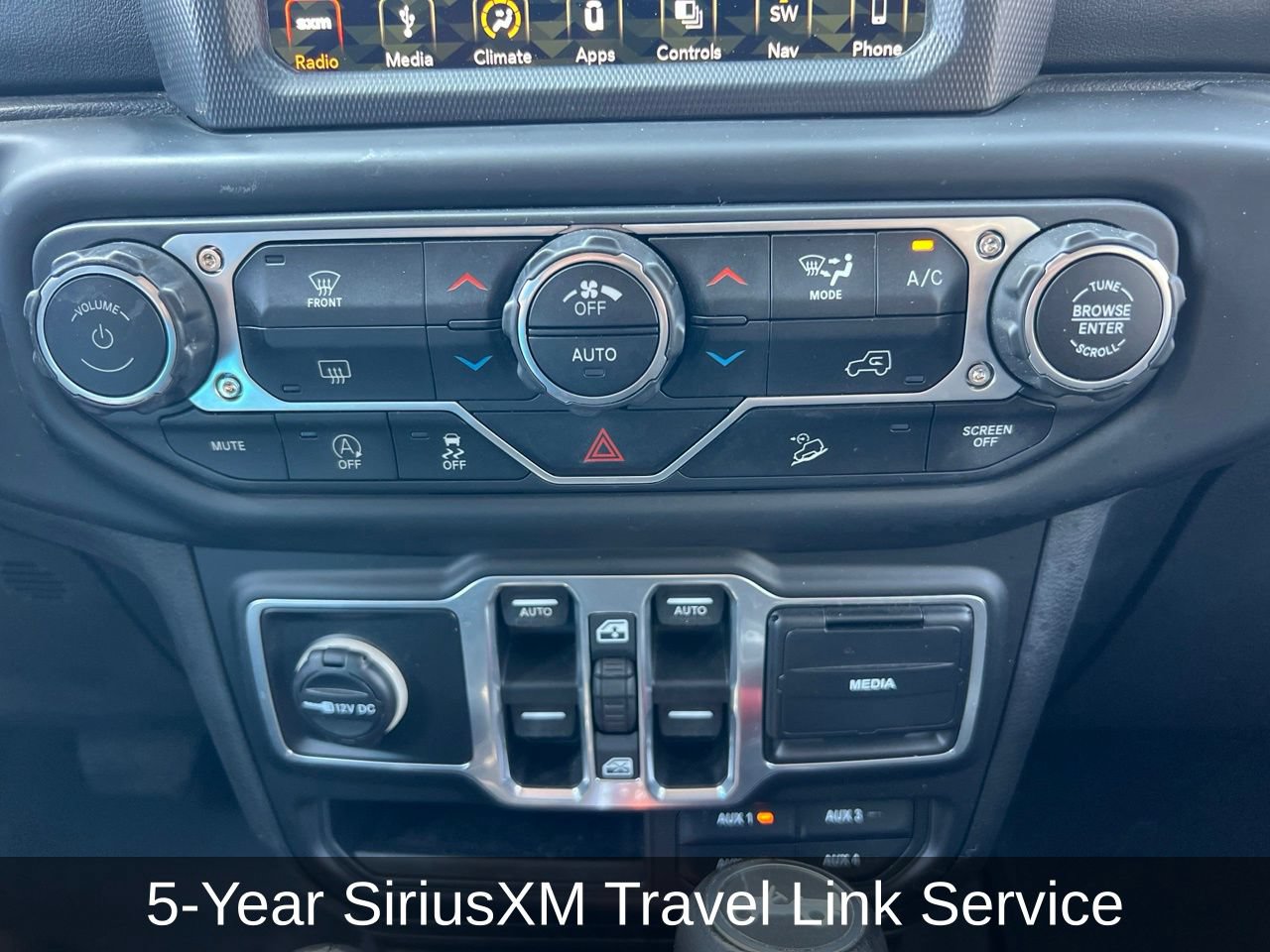 Used 2018 Black Jeep Sahara 4x4 image 19