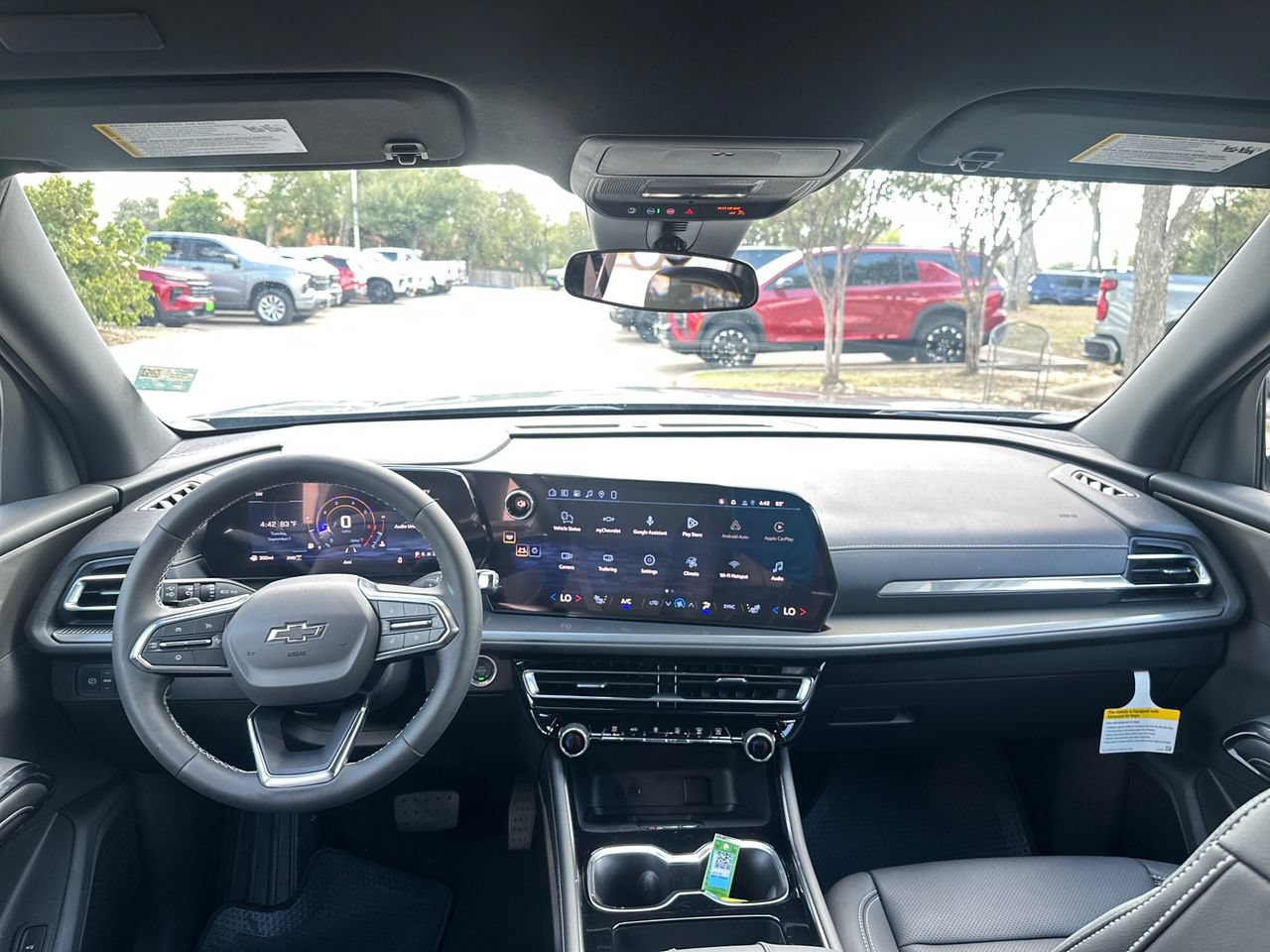 2027 Chevrolet Traverse LT SUV, photo 12