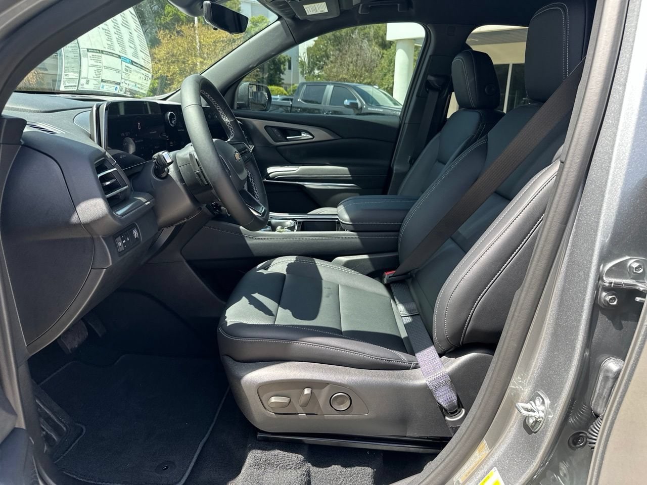 2027 Chevrolet Traverse LT SUV, photo 10