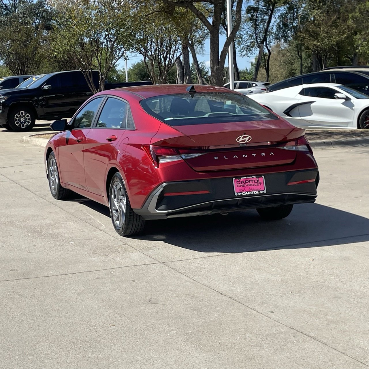 2024 Hyundai Elantra SEL photo 3