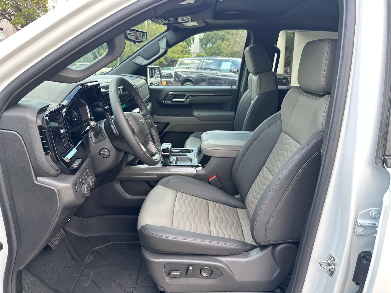 2026 Chevrolet Silverado 1500 ZR2 - Photo 10
