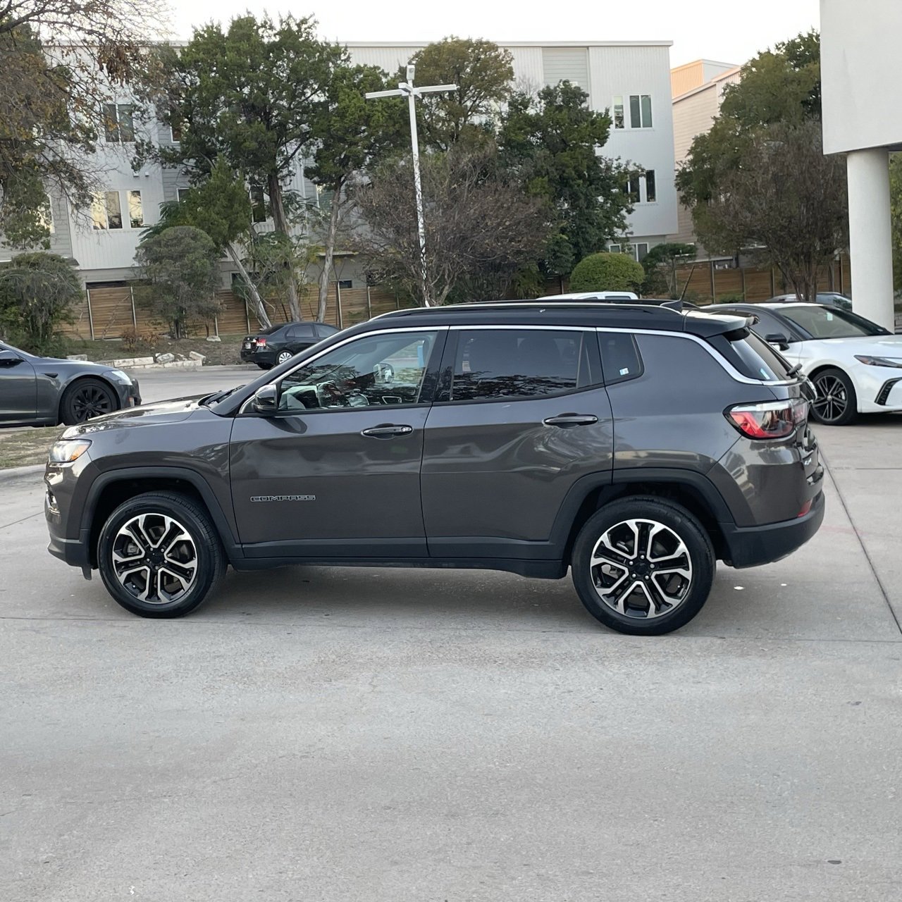 2023 Jeep Compass Limited photo 2