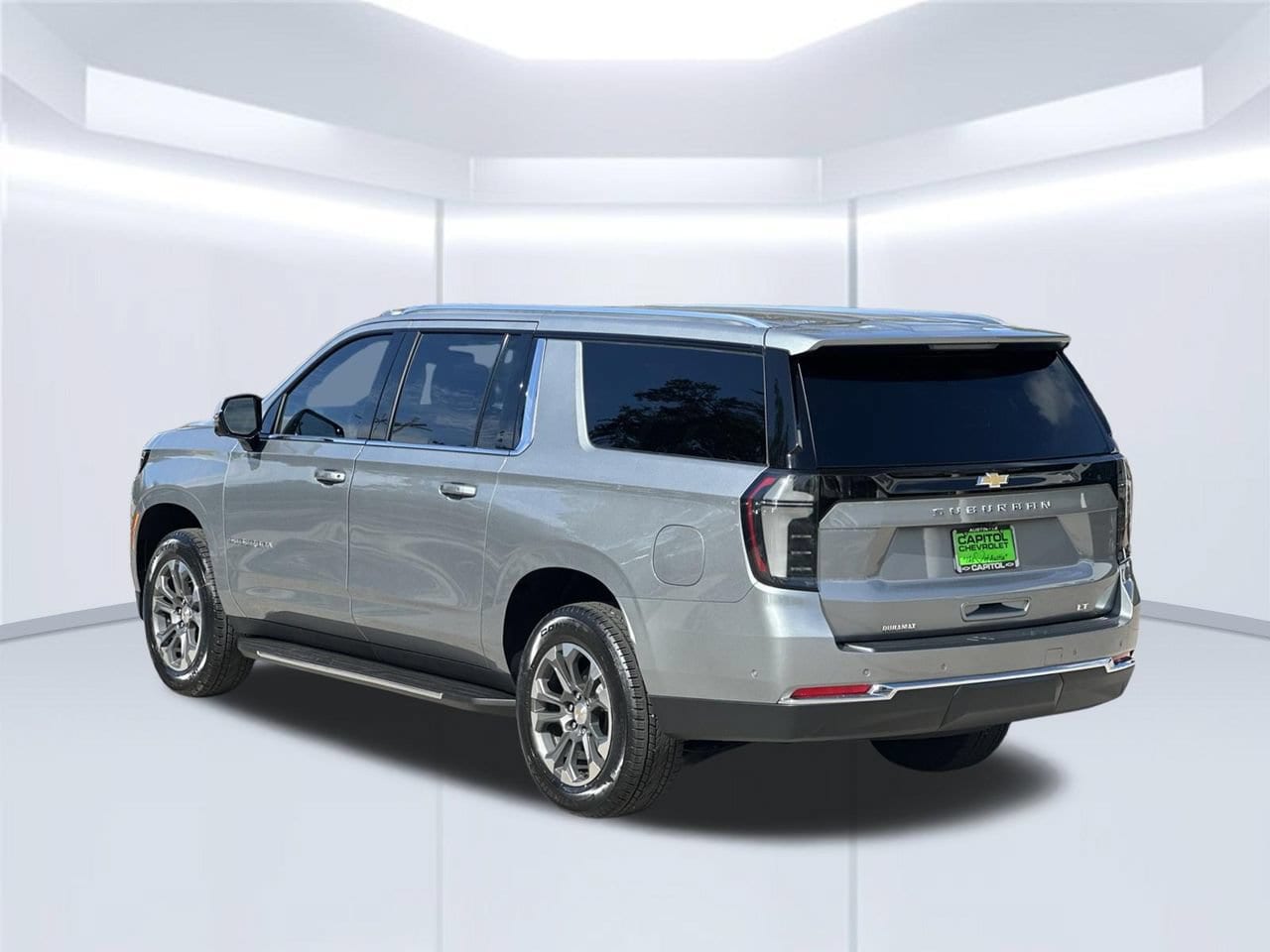 2026 Chevrolet Suburban LT, photo 4