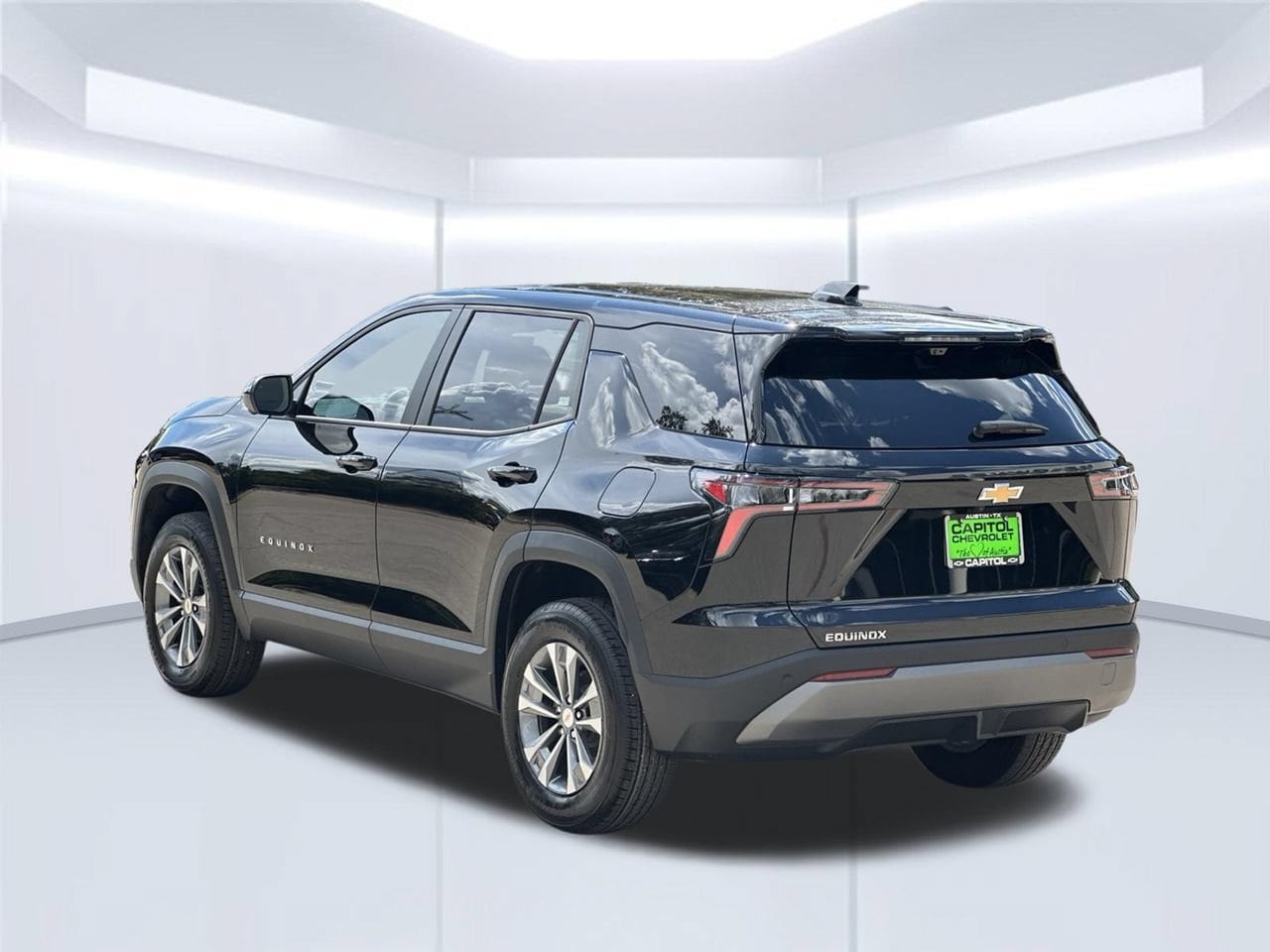 2027 Chevrolet Equinox LT, photo 4