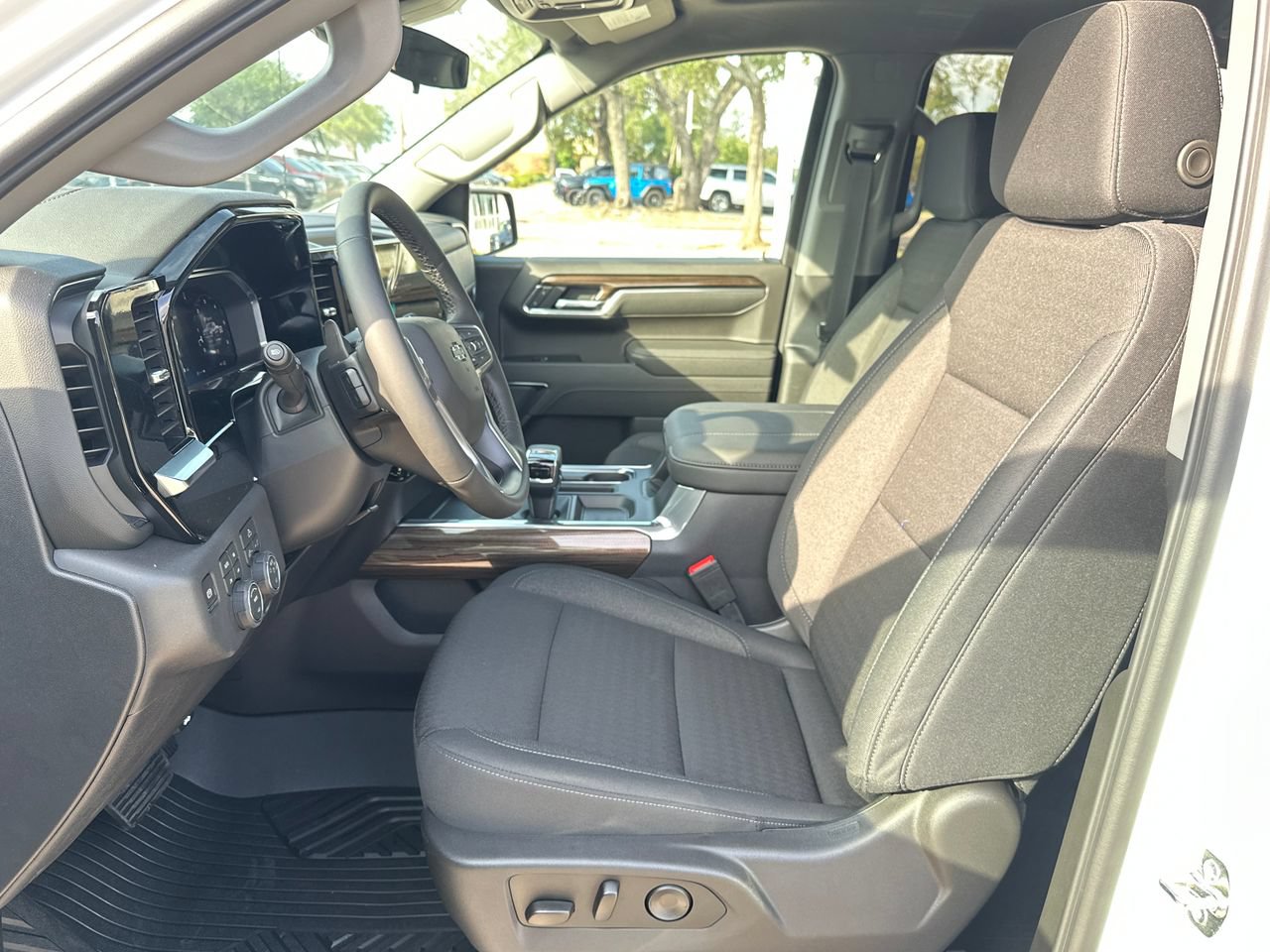 2026 Chevrolet Silverado 1500 LT Trail Boss - Photo 10