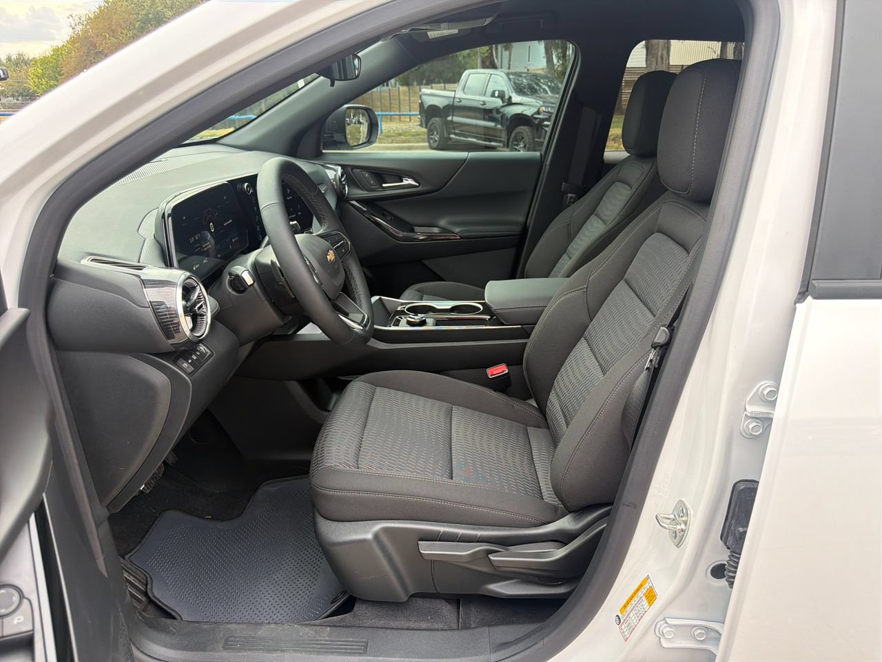2027 Chevrolet Equinox LT - Photo 10
