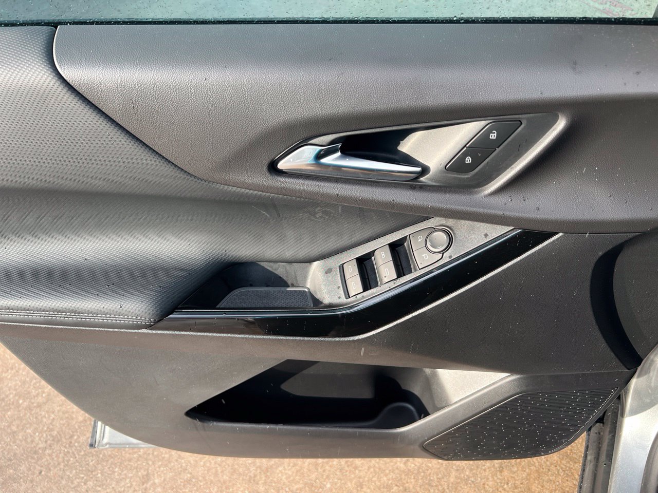 2027 Chevrolet Equinox LT - Photo 12