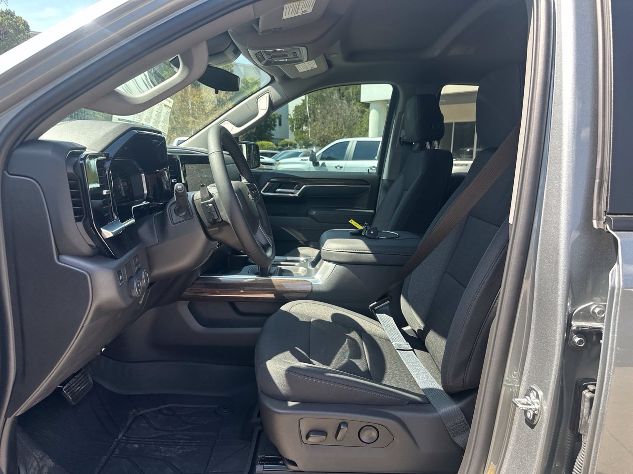 2026 Chevrolet Silverado 1500 LT - Photo 10