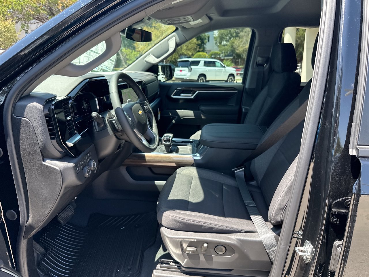 2026 Chevrolet Silverado 1500 LT - Photo 9