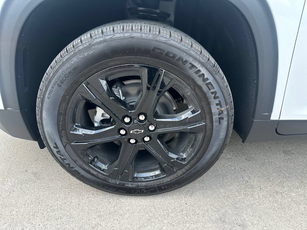 2027 Chevrolet Traverse LT - Photo 27