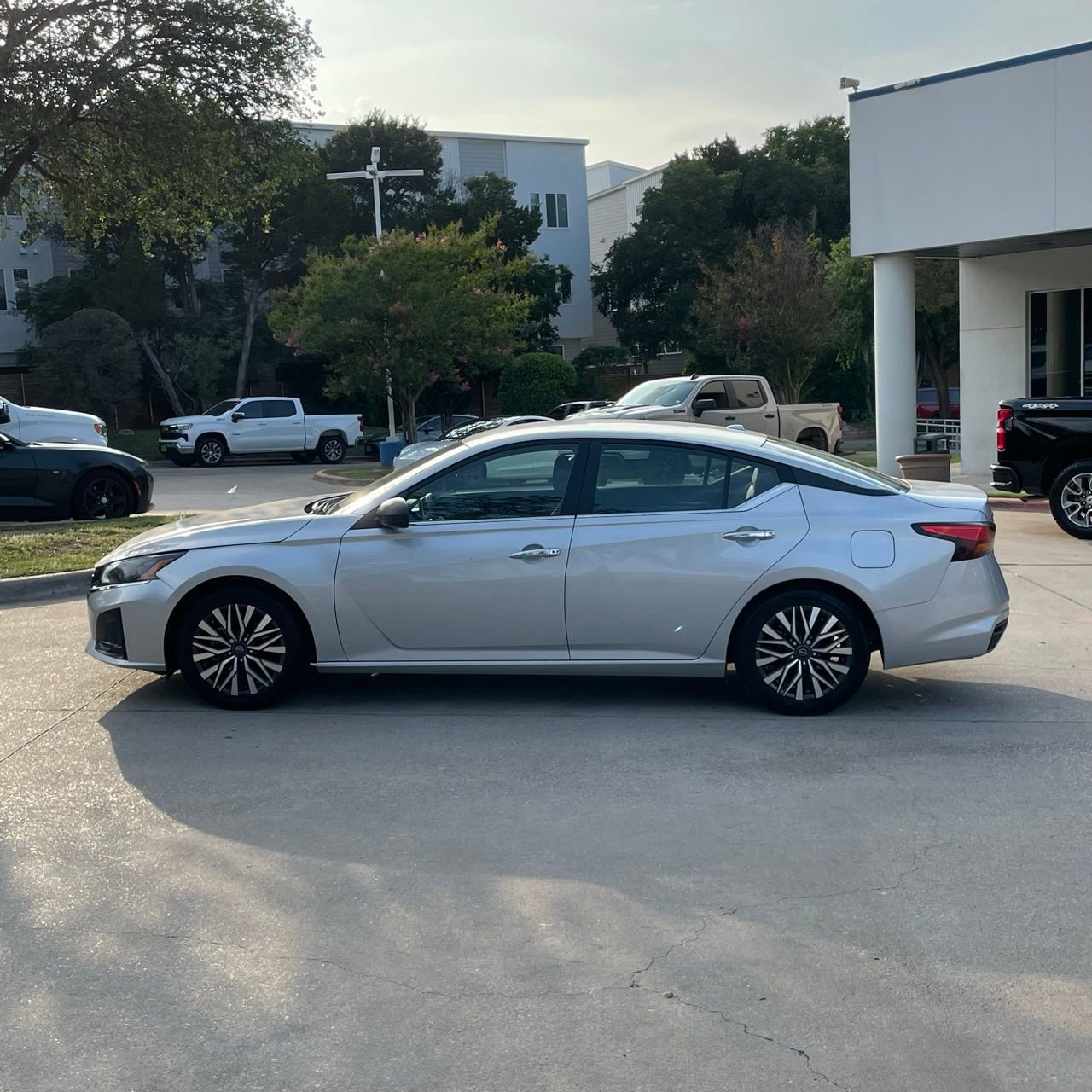 View vehicle photo 3