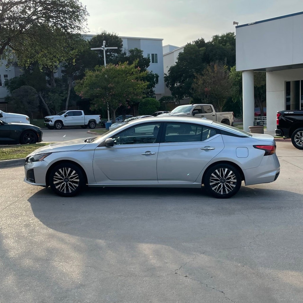 Used 2024 Nissan Altima 2.5 SV Sedan