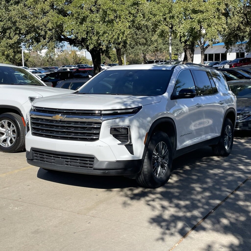Used 2025 Chevrolet Traverse LT SUV