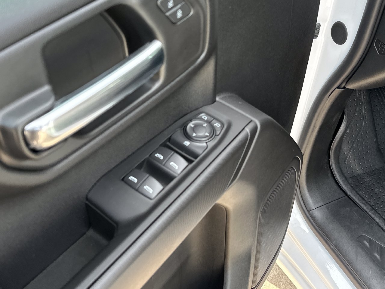2026 Chevrolet Silverado 1500 Custom - Photo 12