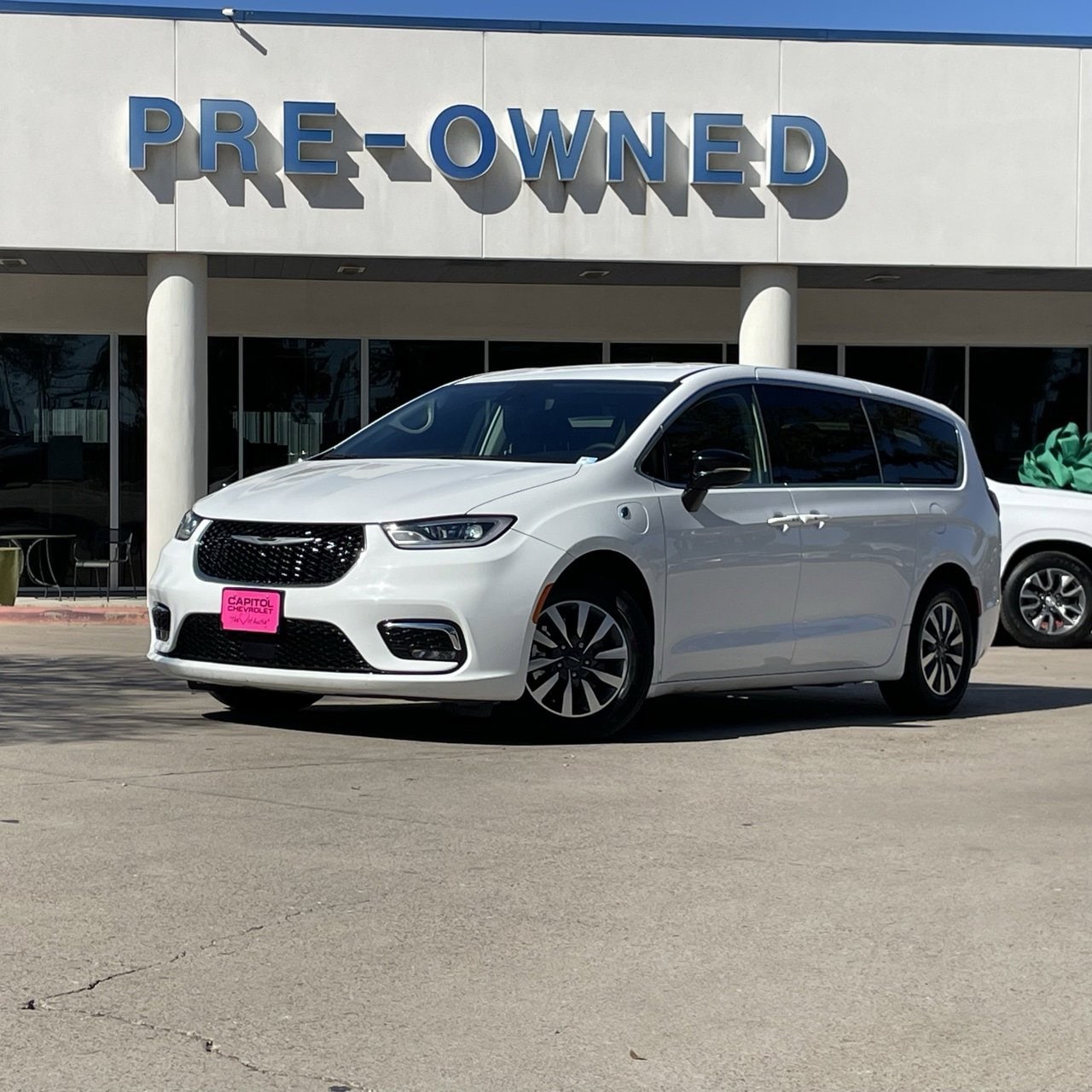 2024 Chrysler Pacifica PHEV Select's photo