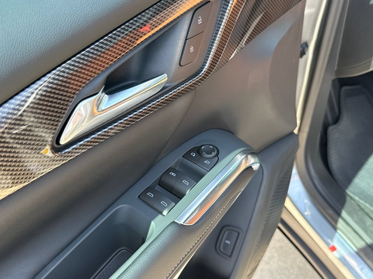 2027 Chevrolet Traverse Z71 SUV, photo 11