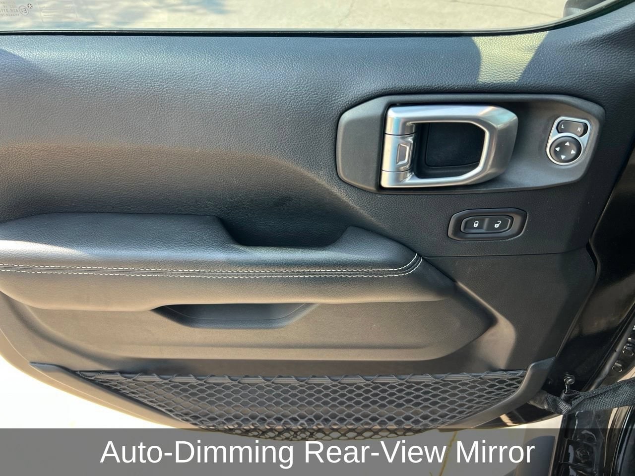 Used 2018 Black Jeep Sahara 4x4 image 11