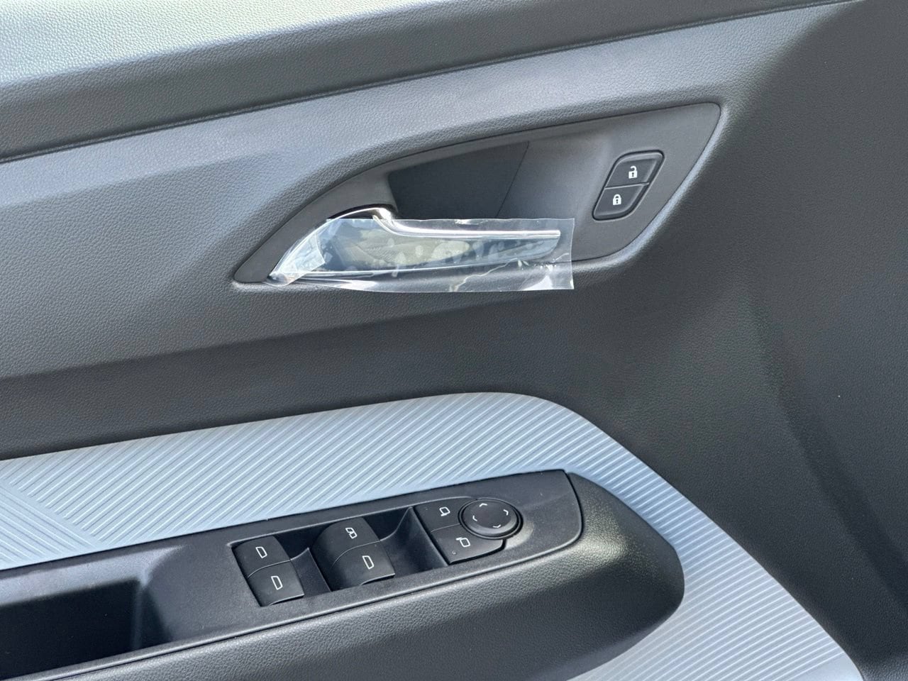 2027 Chevrolet Bolt LT, photo 12