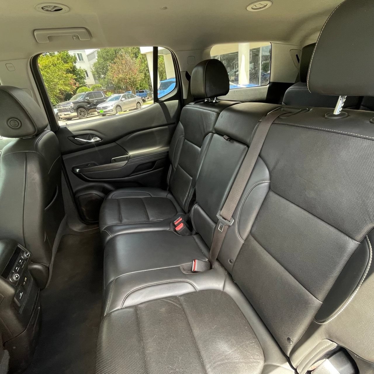2023 GMC Acadia SLT - Photo 23