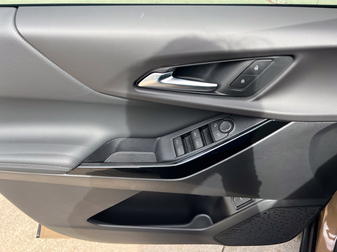 2027 Chevrolet Equinox LT - Photo 11