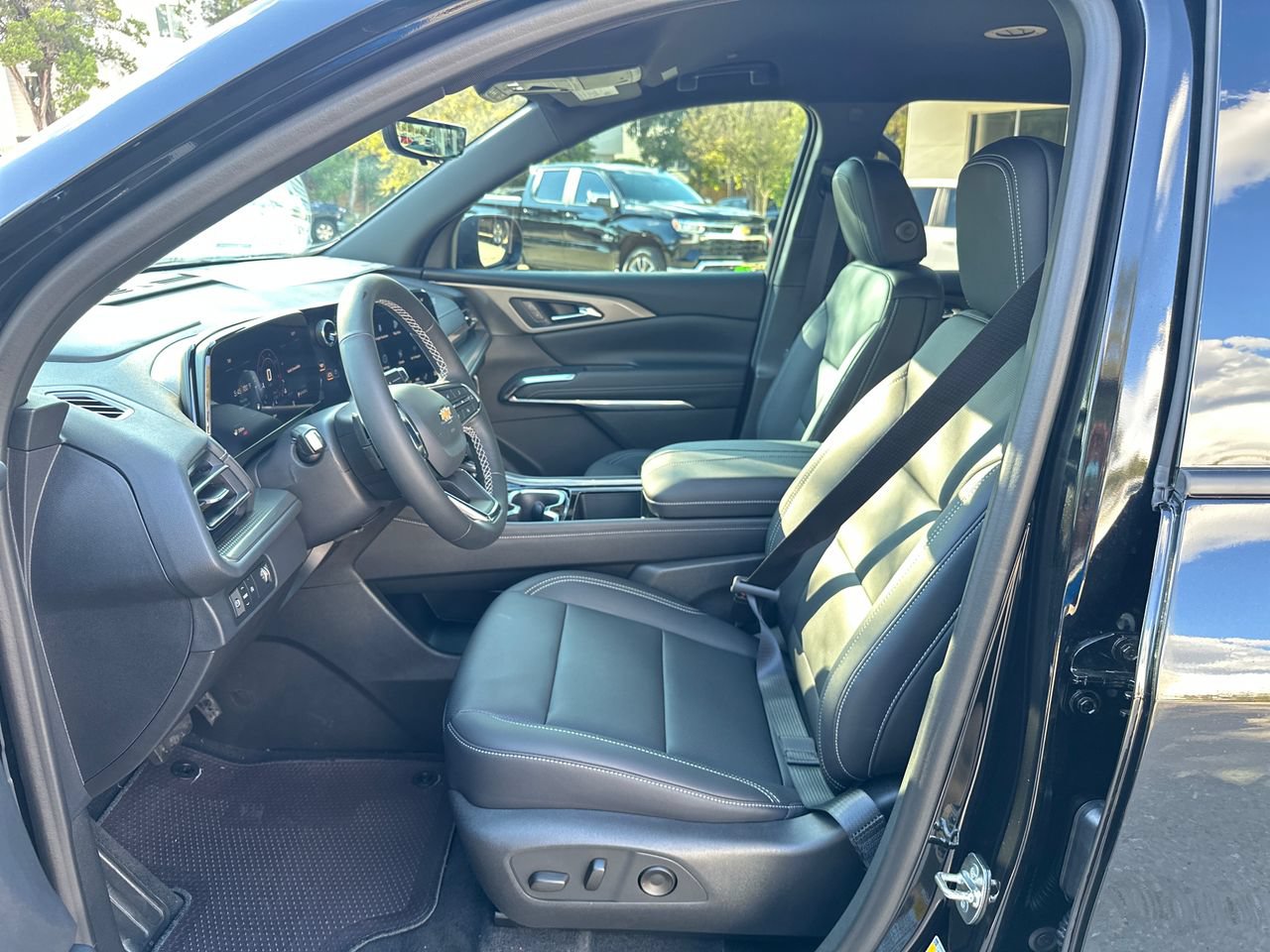 2027 Chevrolet Traverse LT, photo 9