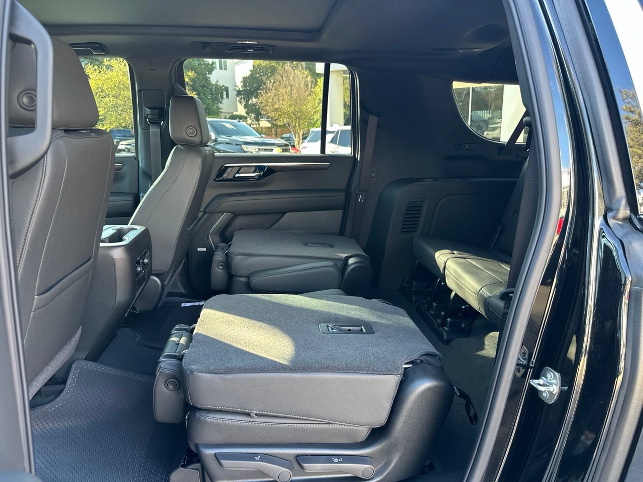 2026 Chevrolet Suburban LT, photo 24