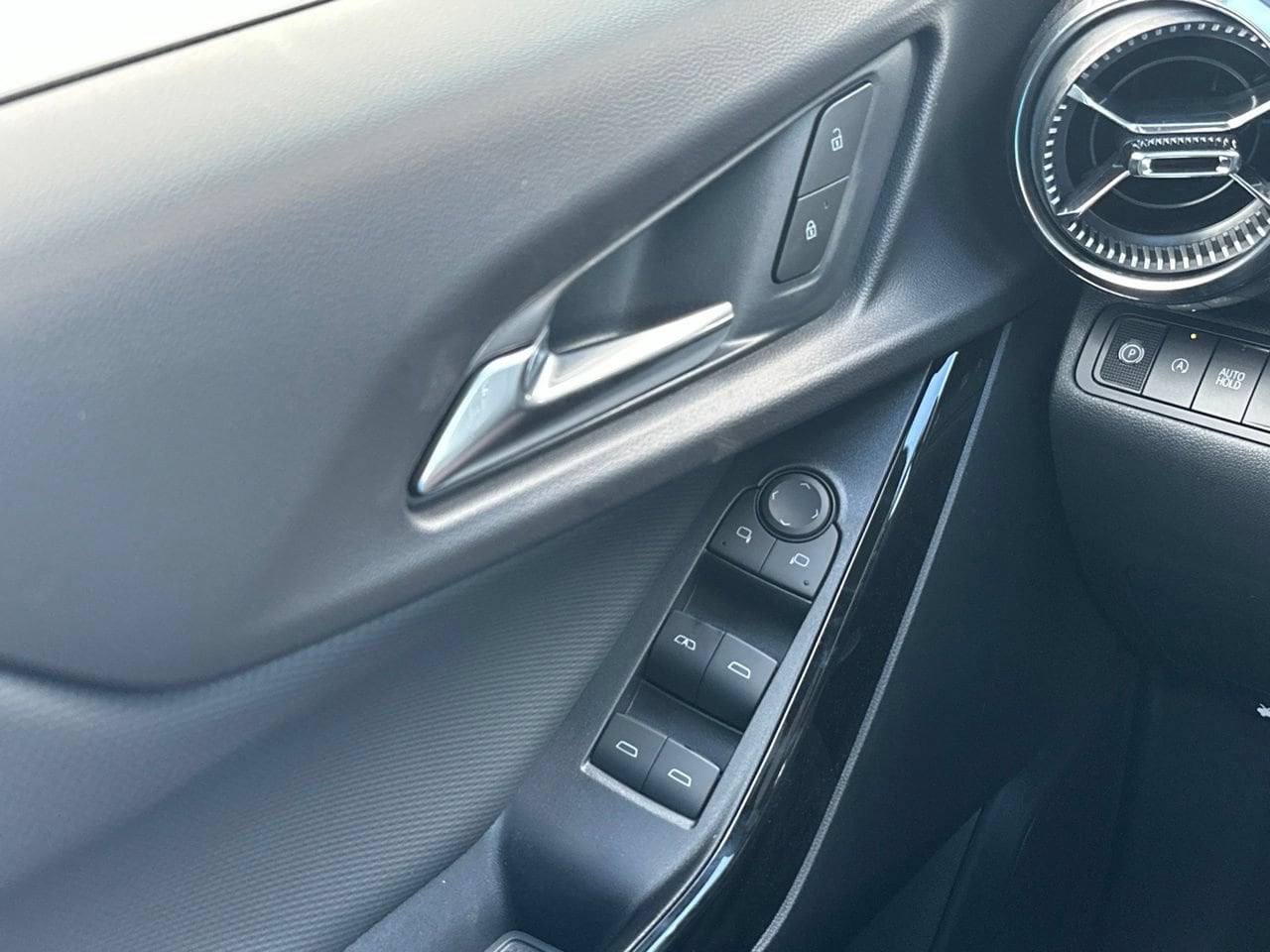 2027 Chevrolet Equinox LT - Photo 12