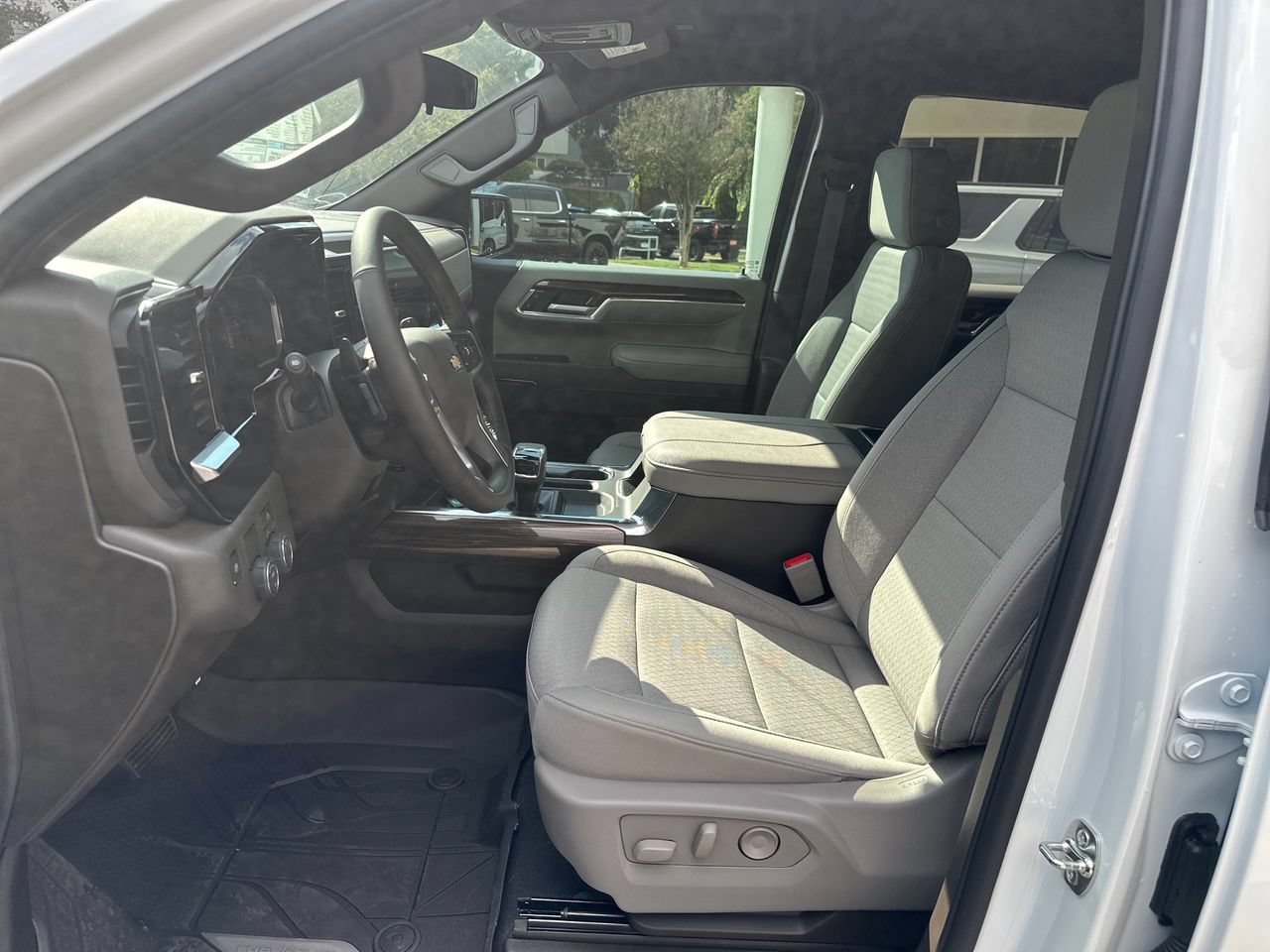 2026 Chevrolet Silverado 1500 LT Truck, photo 10