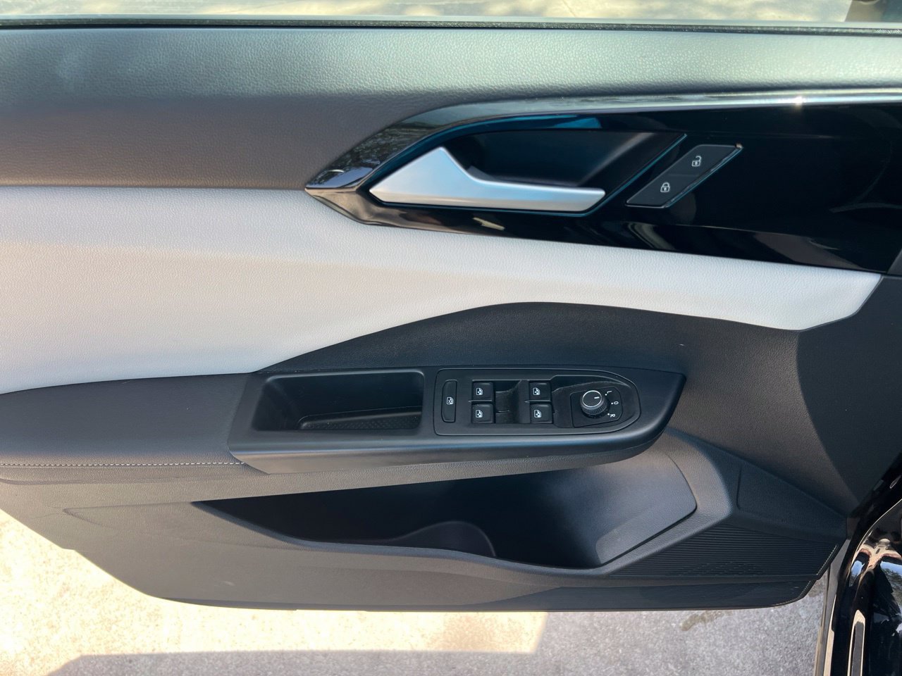 2025 Volkswagen Taos S - Photo 11