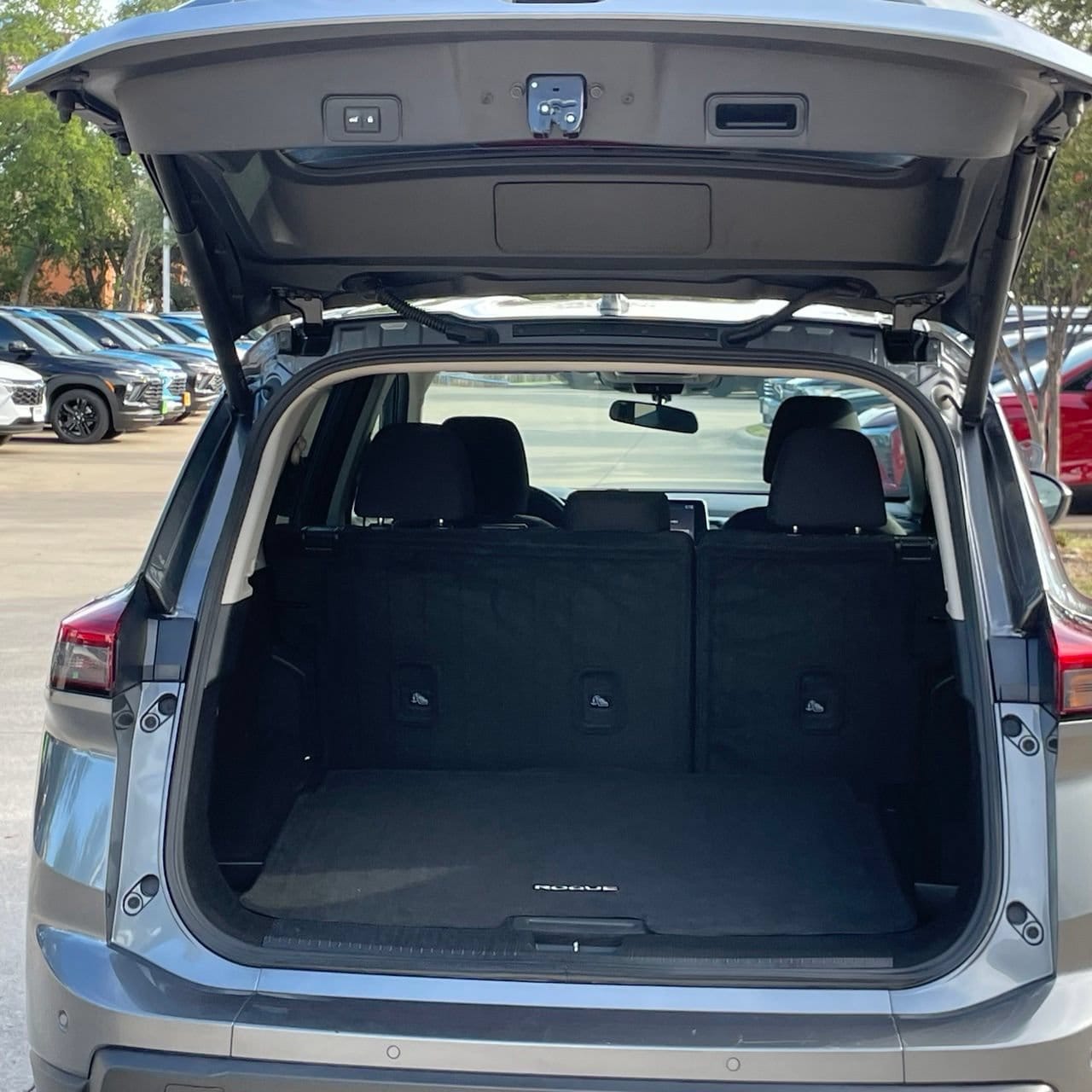 2025 Nissan Rogue SV - Photo 25