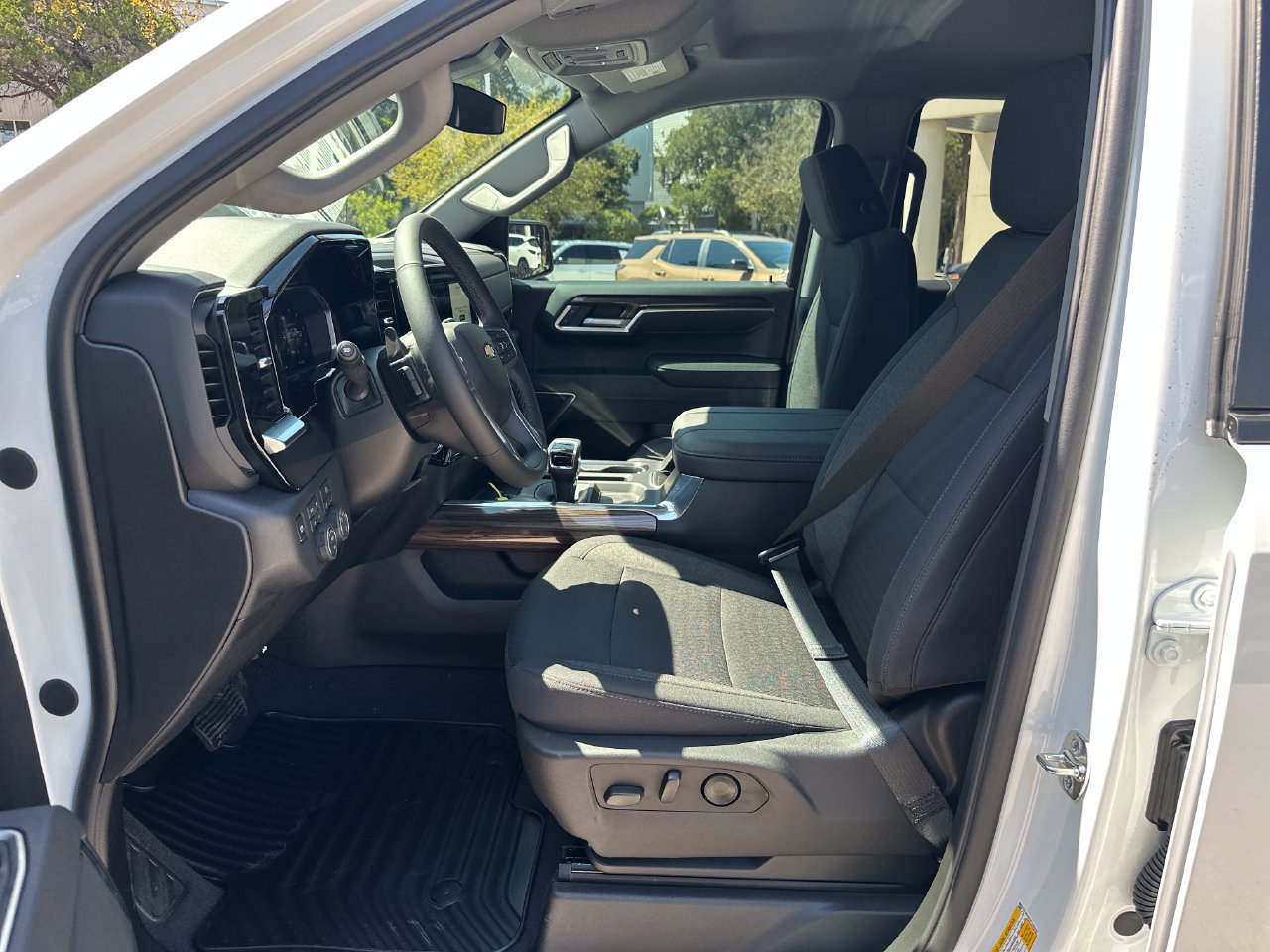 2026 Chevrolet Silverado 1500 LT - Photo 9